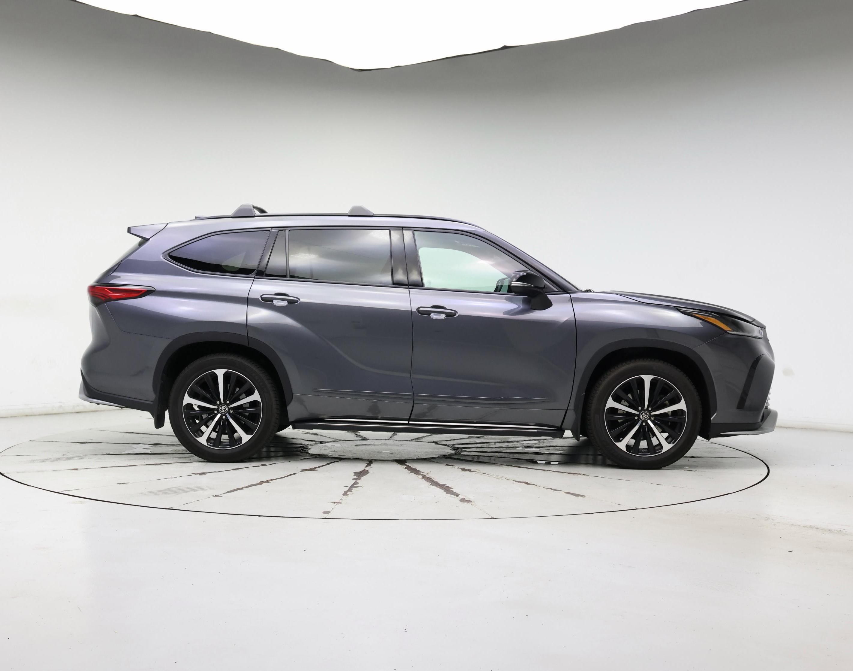 Thumbnail: 2021 Toyota Highlander - 7
