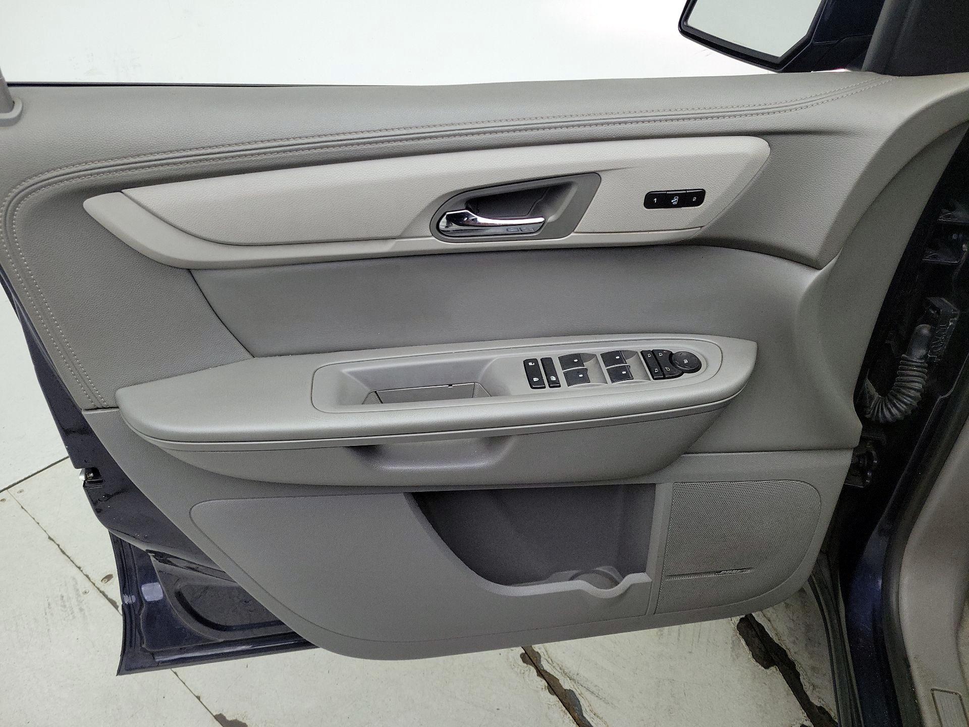 Thumbnail: 2017 Chevrolet Traverse - 12
