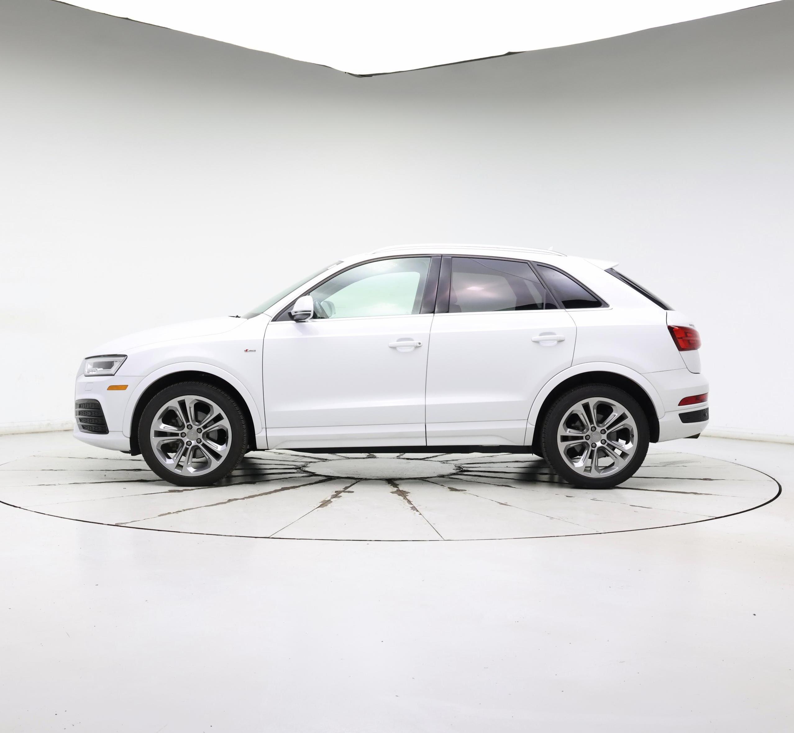 Thumbnail: 2017 Audi Q3 - 3