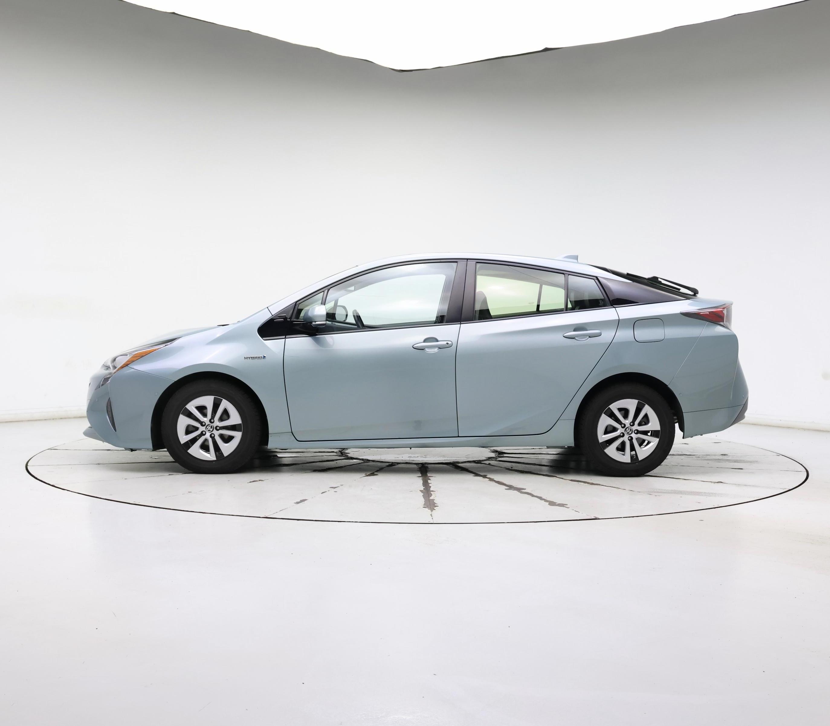 Thumbnail: 2017 Toyota Prius - 3