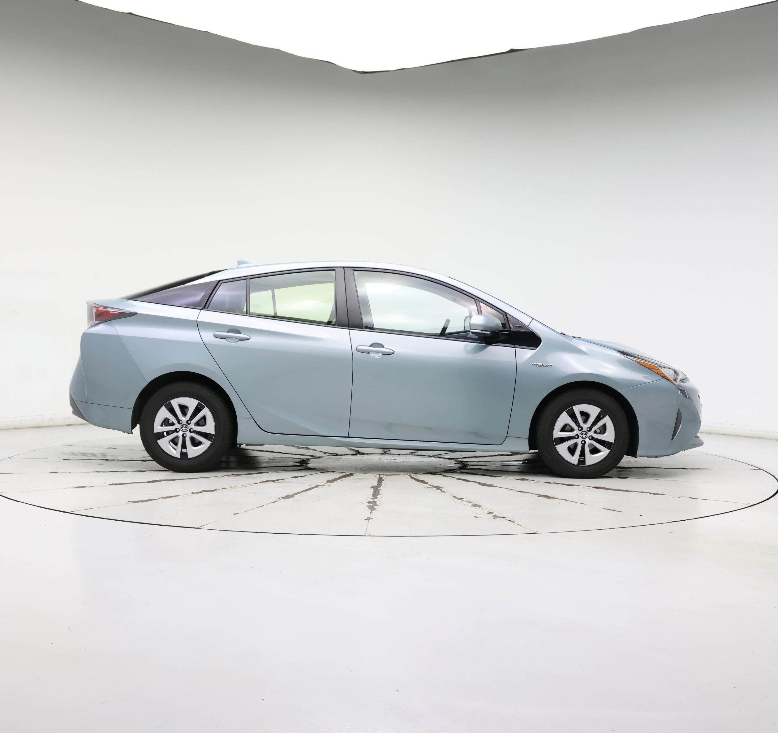 Thumbnail: 2017 Toyota Prius - 7