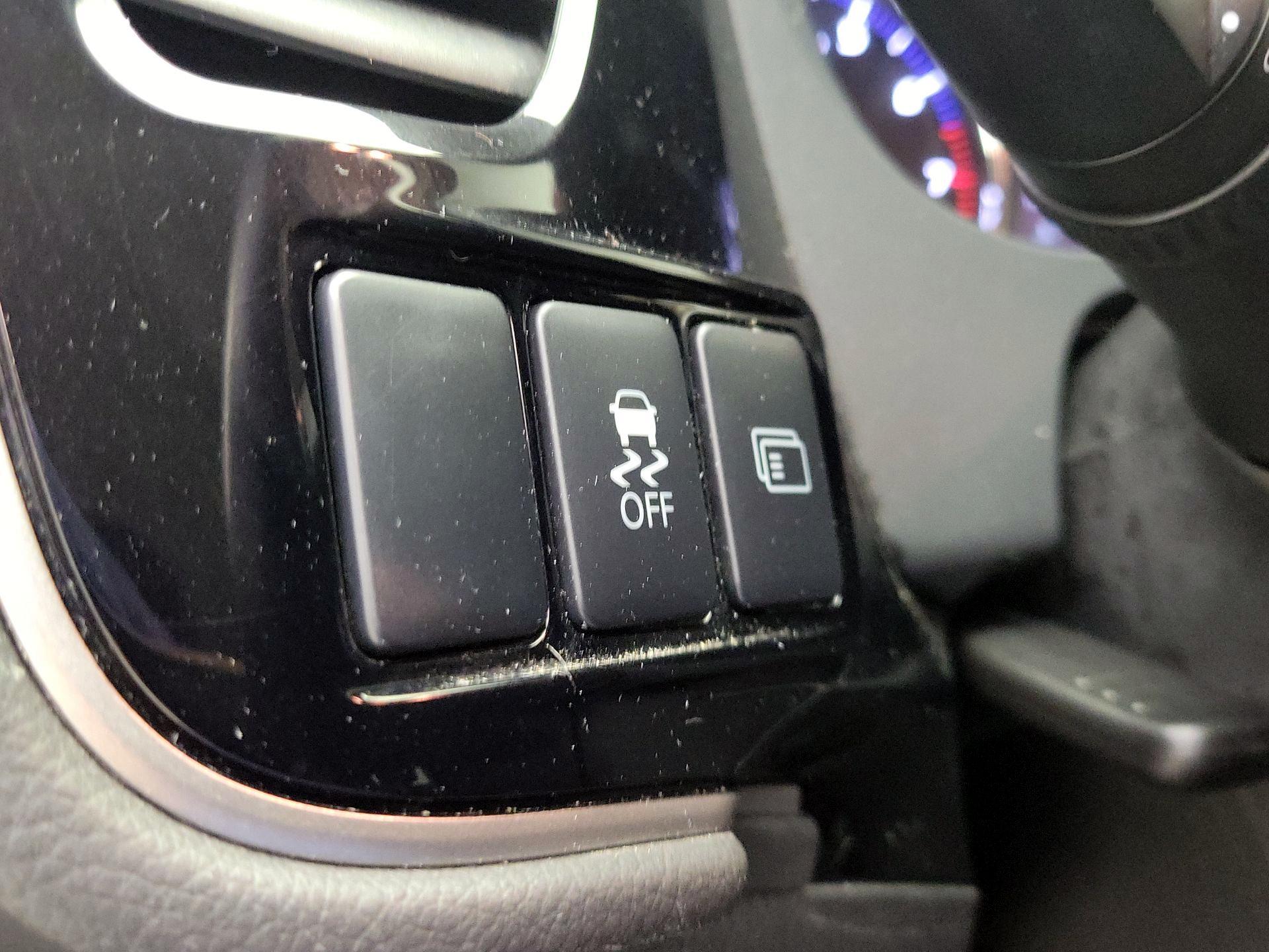Thumbnail: 2016 Mitsubishi Outlander - 13