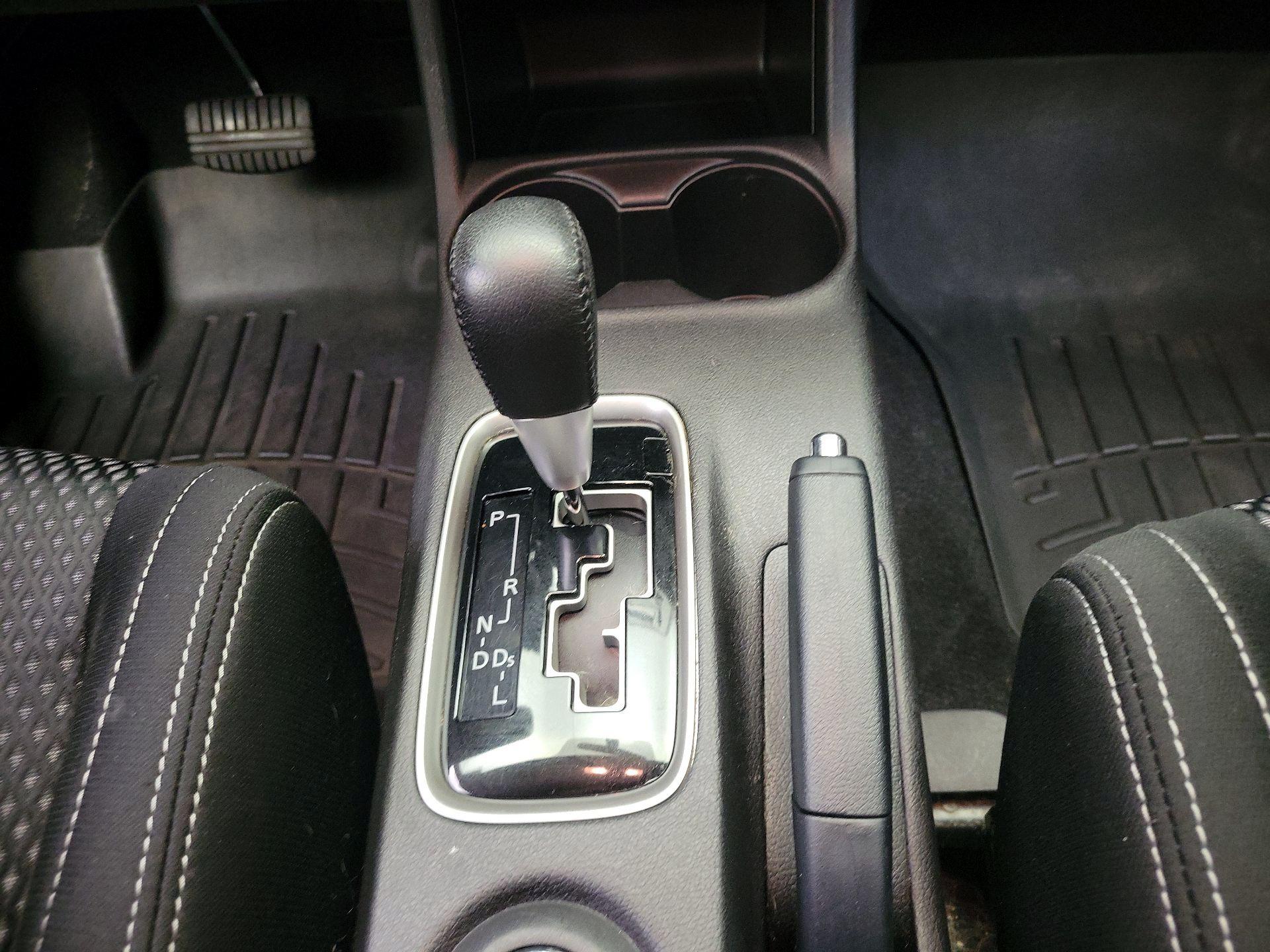 Thumbnail: 2016 Mitsubishi Outlander - 17