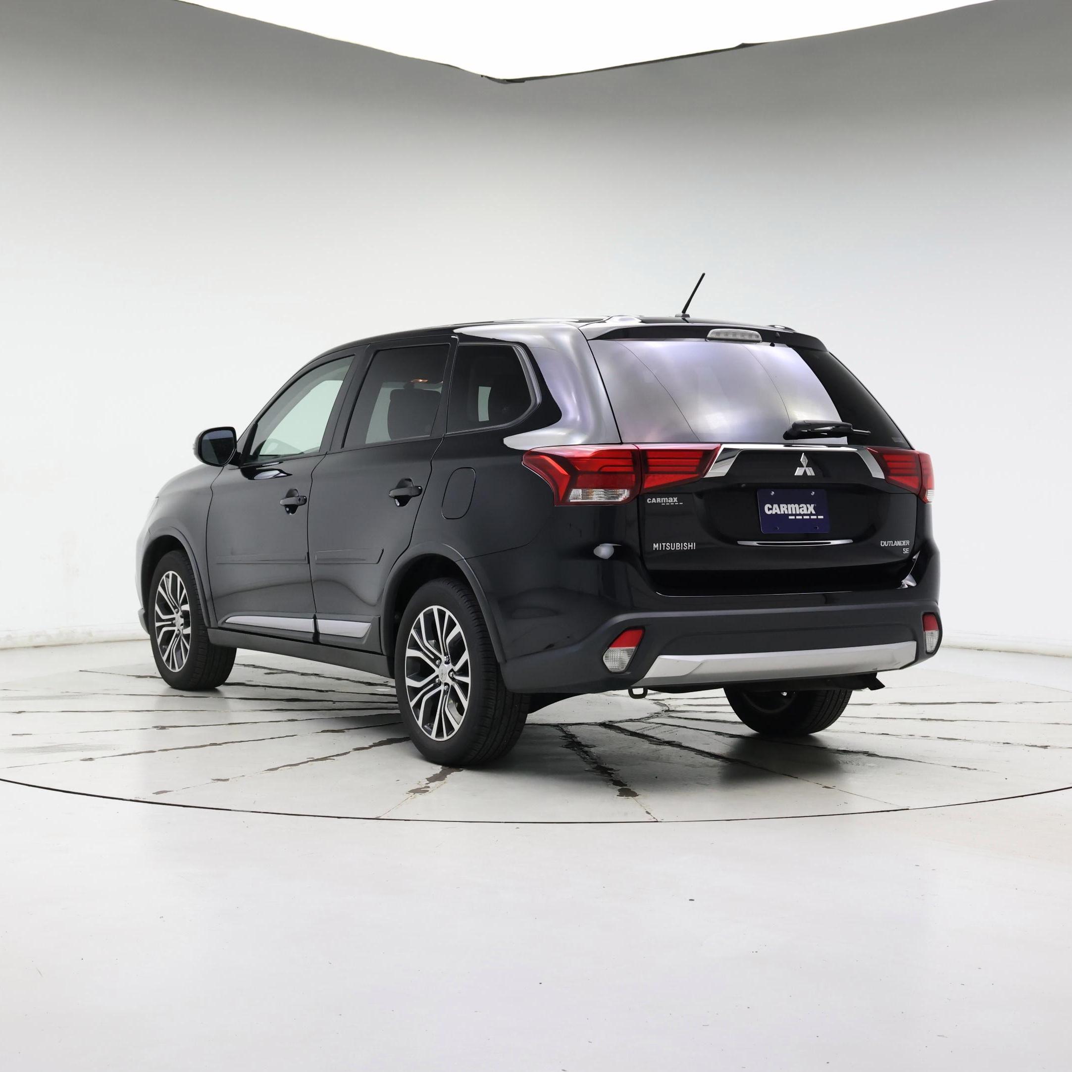 Thumbnail: 2016 Mitsubishi Outlander - 2