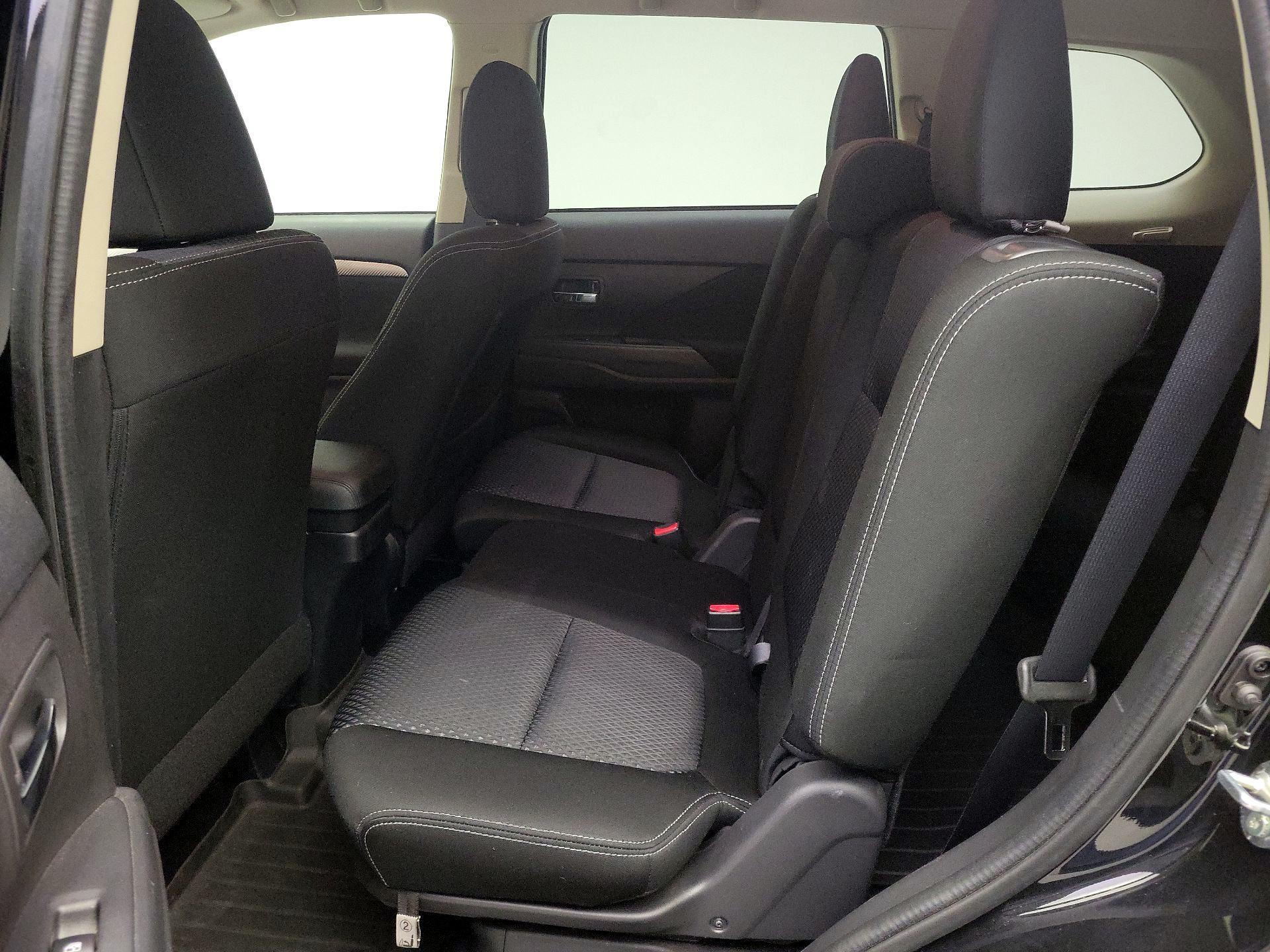Thumbnail: 2016 Mitsubishi Outlander - 19