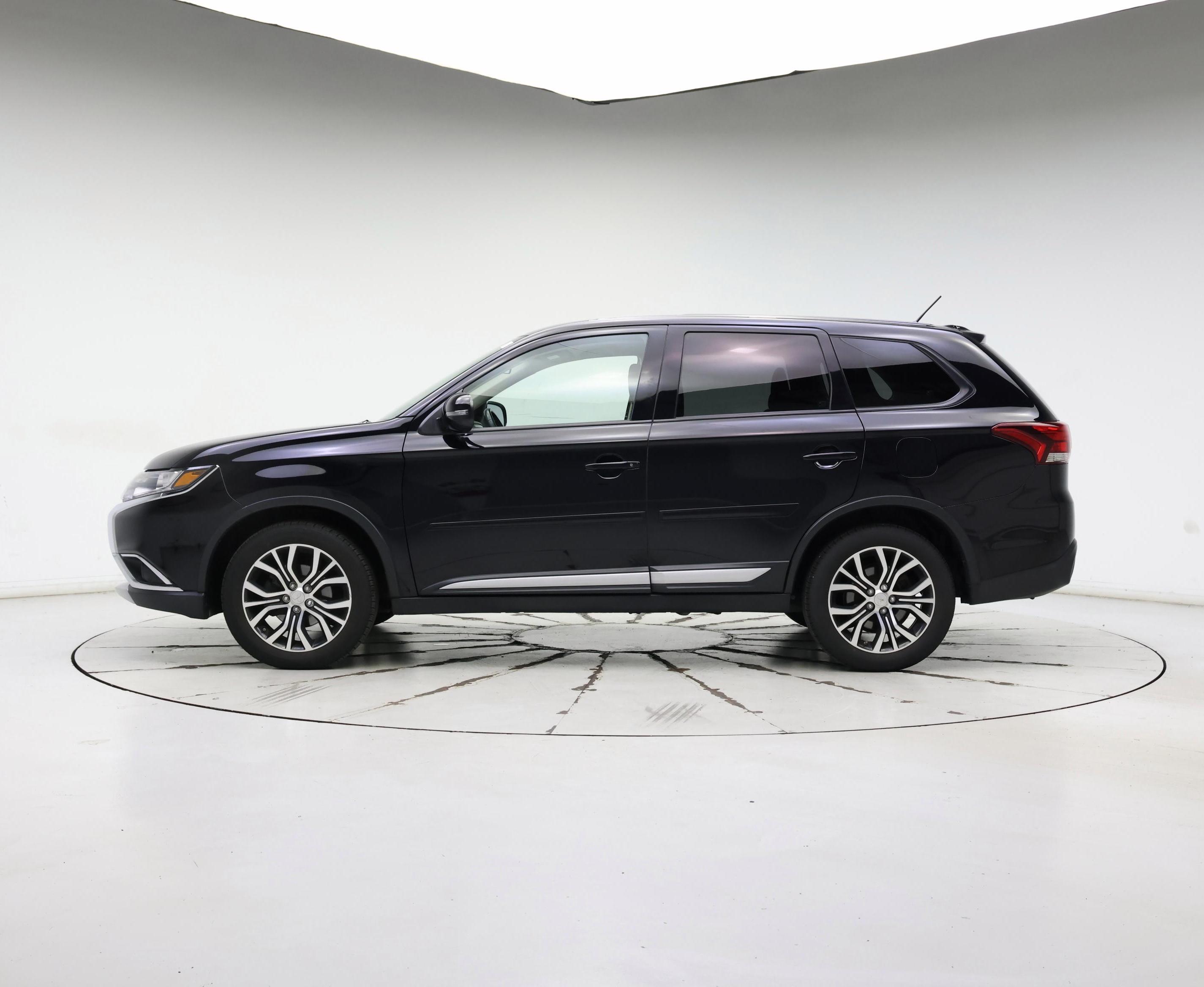 Thumbnail: 2016 Mitsubishi Outlander - 3
