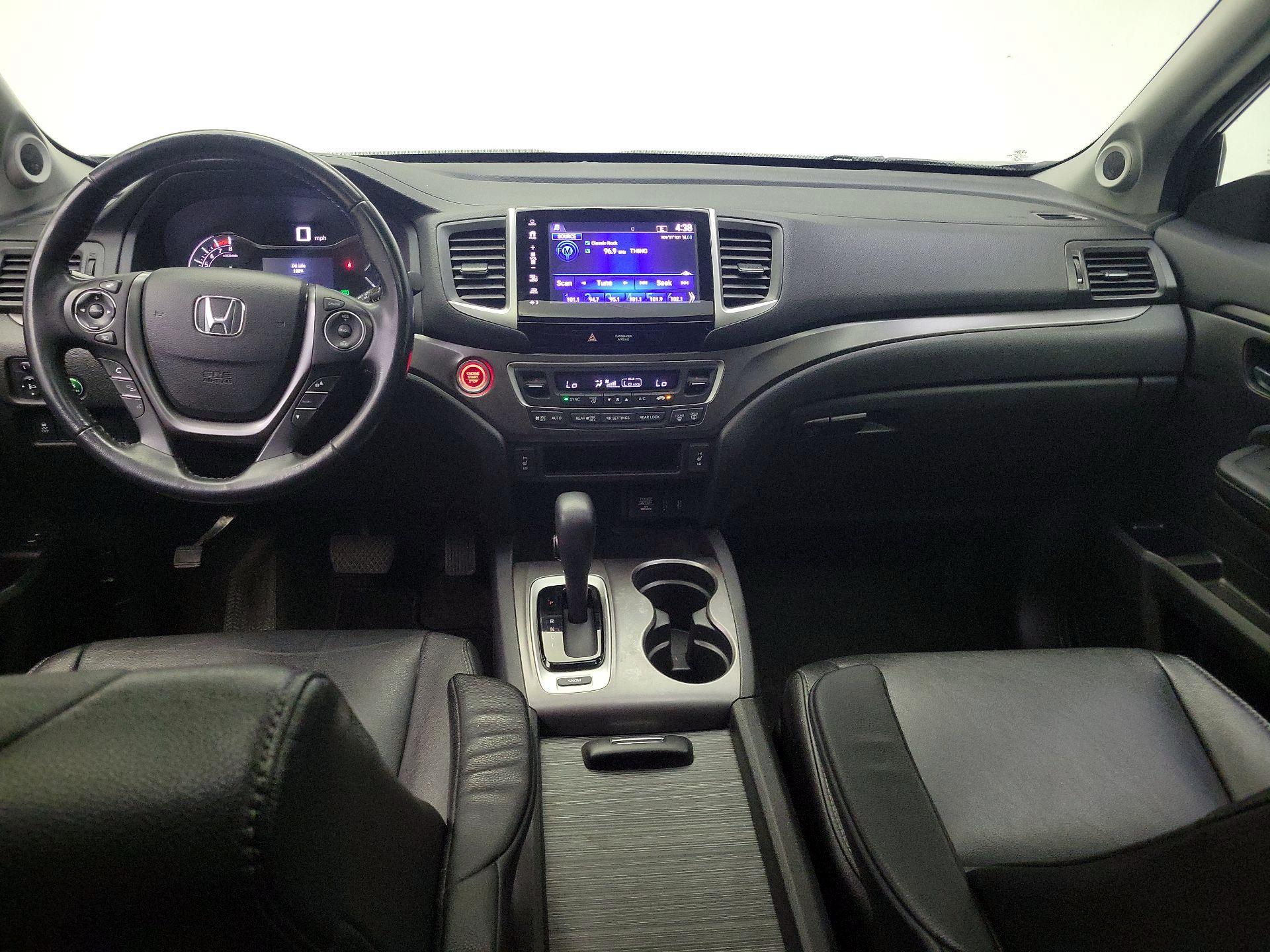 Thumbnail: 2017 Honda Pilot - 9