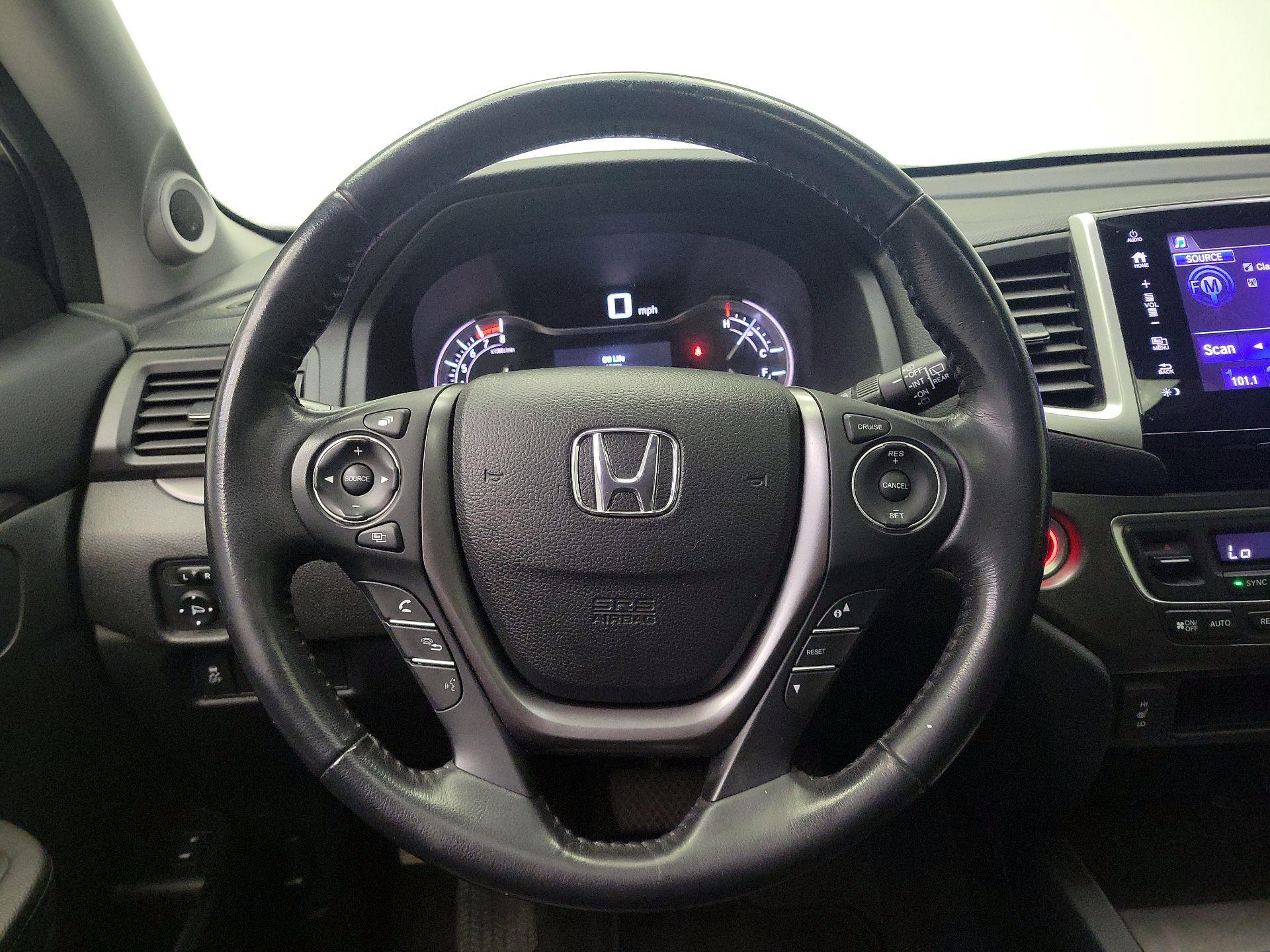 Thumbnail: 2017 Honda Pilot - 10