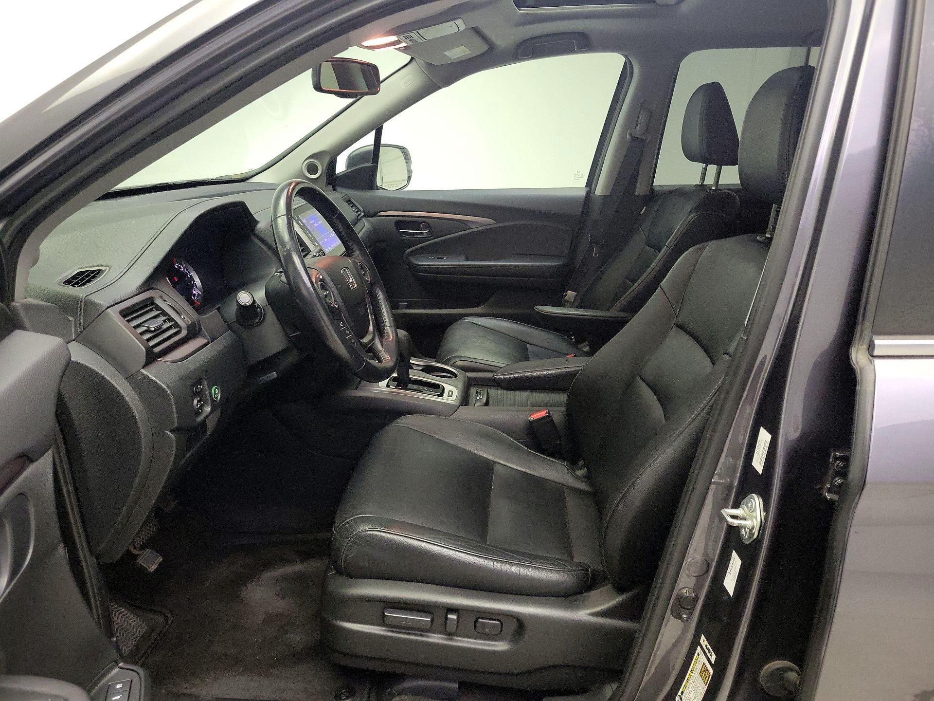 Thumbnail: 2017 Honda Pilot - 11