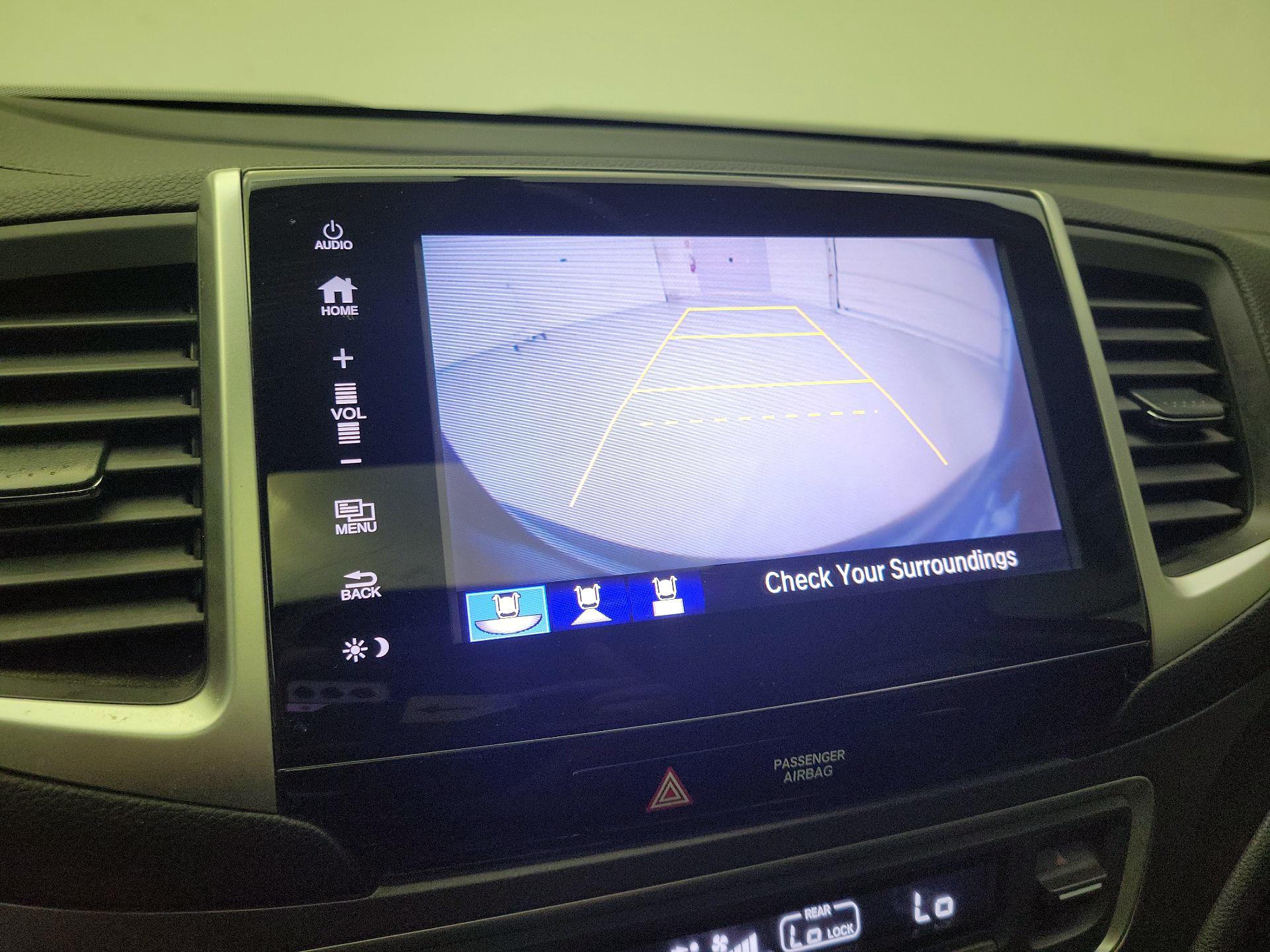 Thumbnail: 2017 Honda Pilot - 14