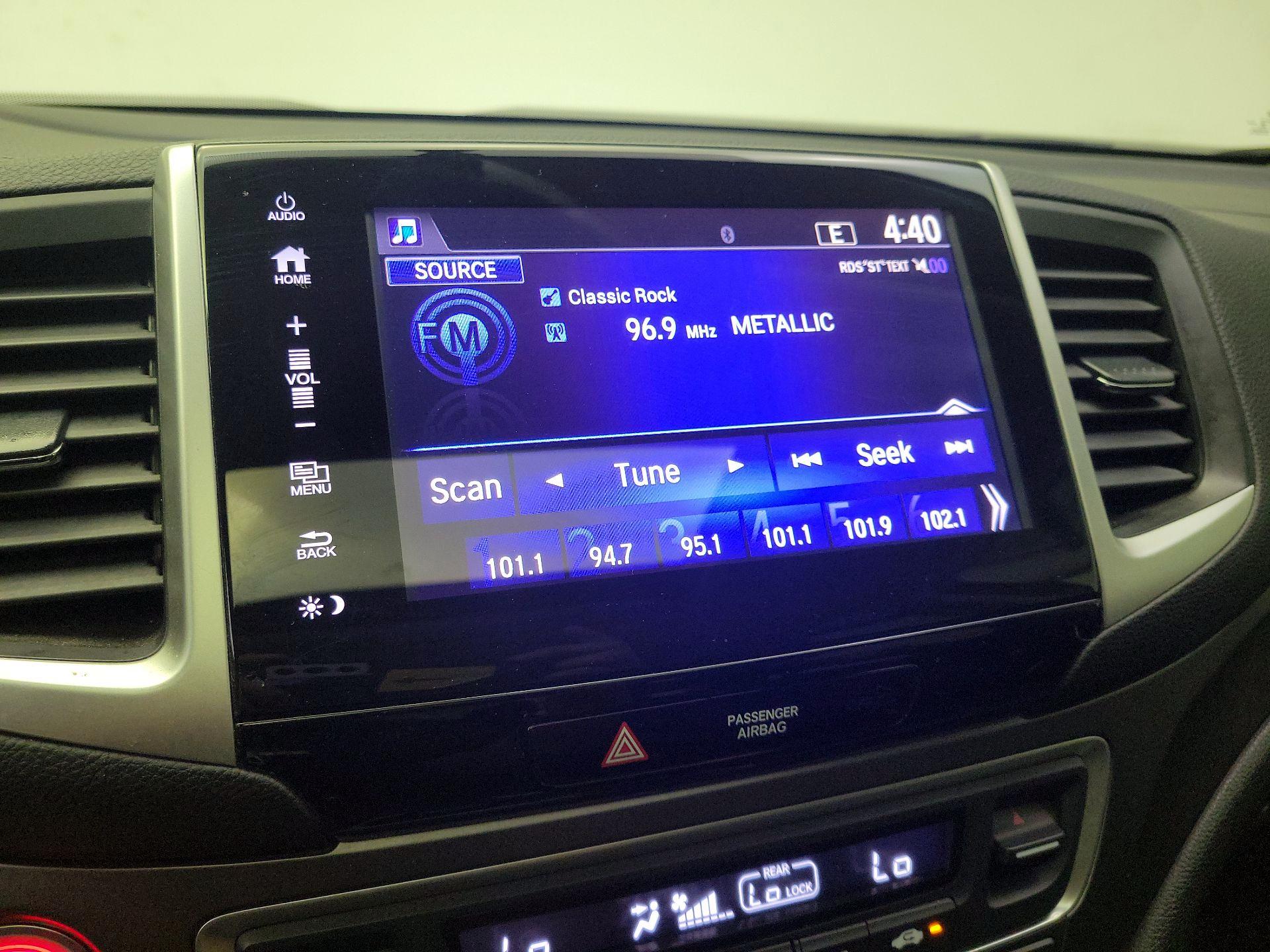 Thumbnail: 2017 Honda Pilot - 15
