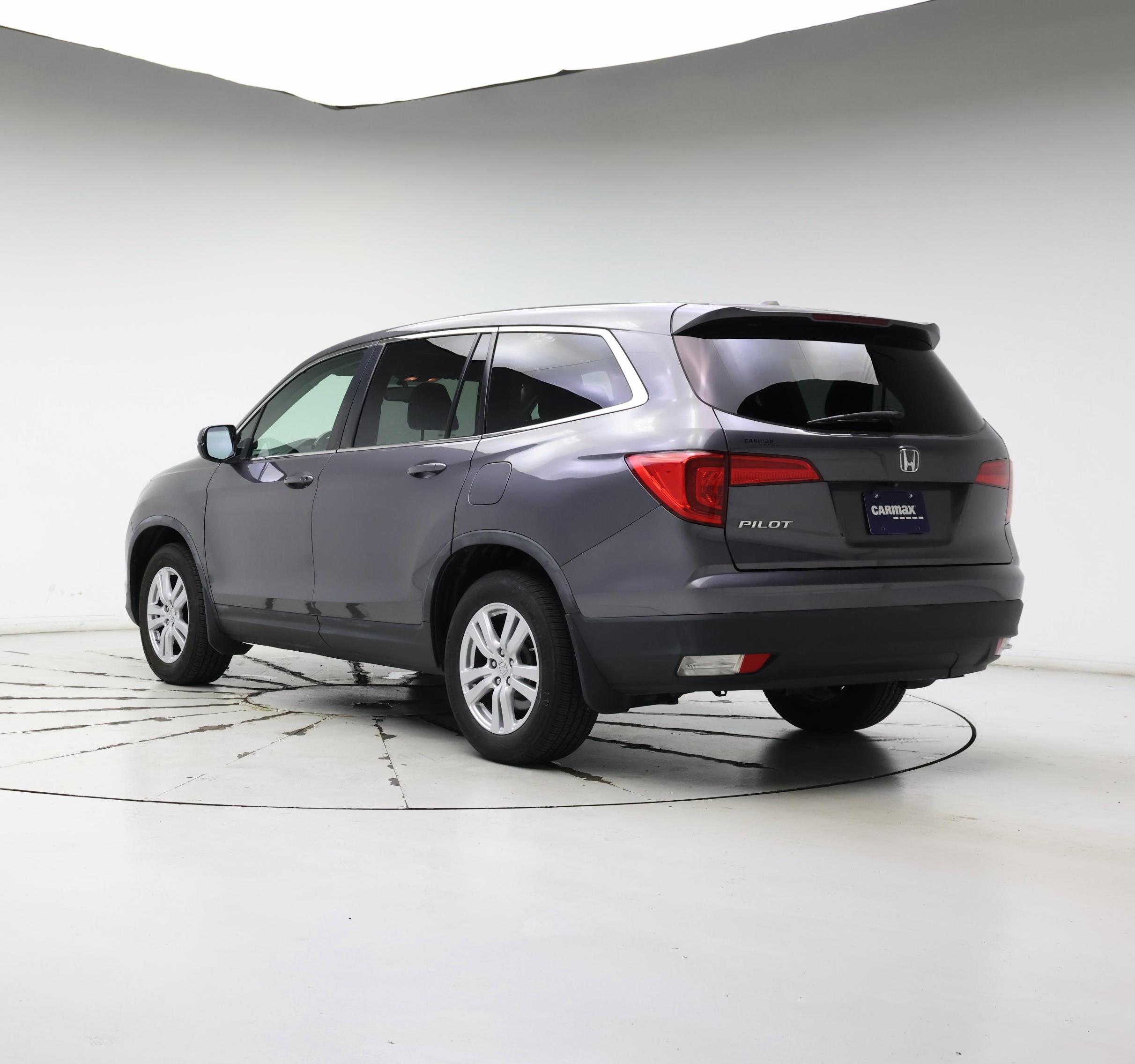 Thumbnail: 2017 Honda Pilot - 2