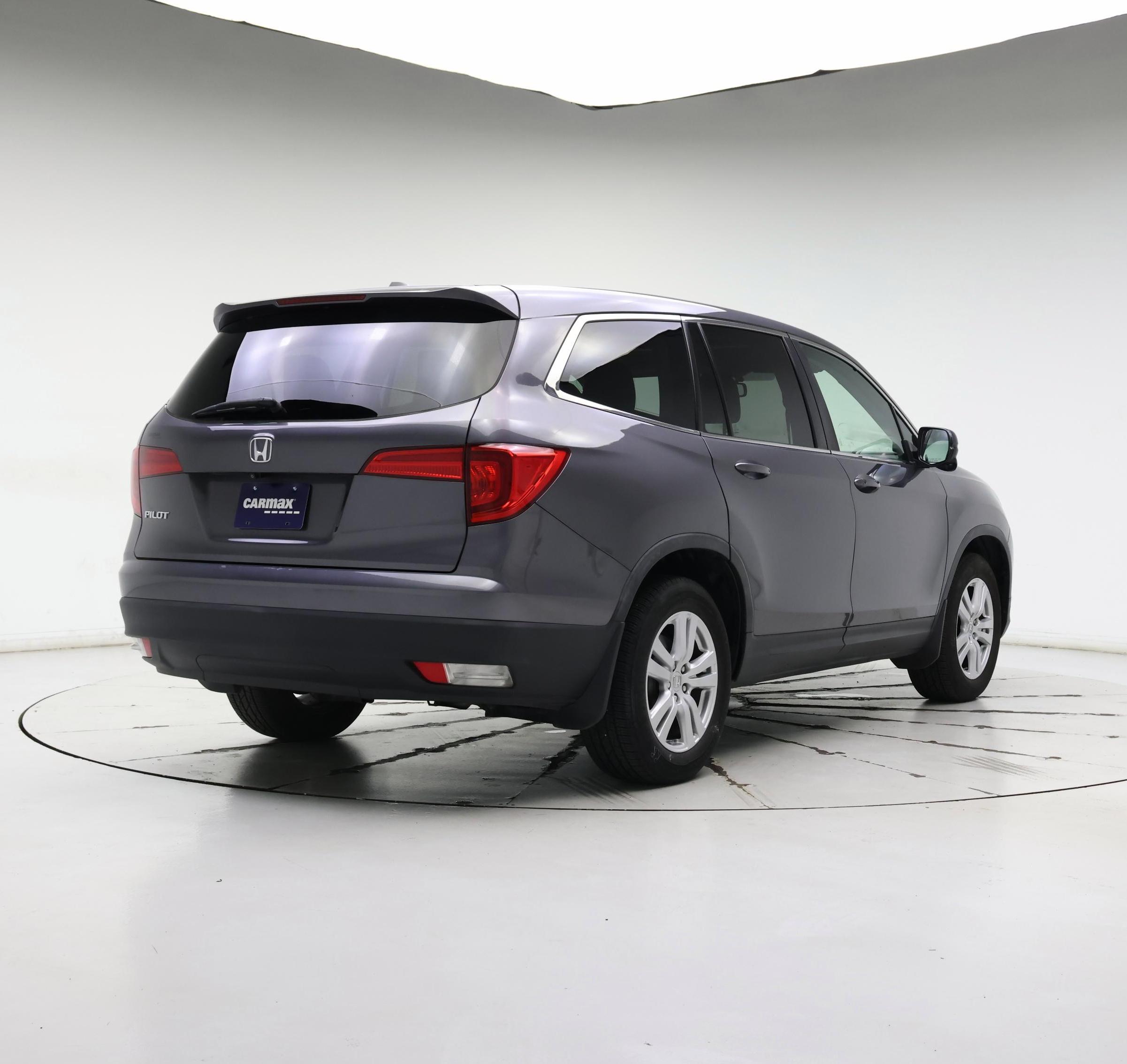 Thumbnail: 2017 Honda Pilot - 8