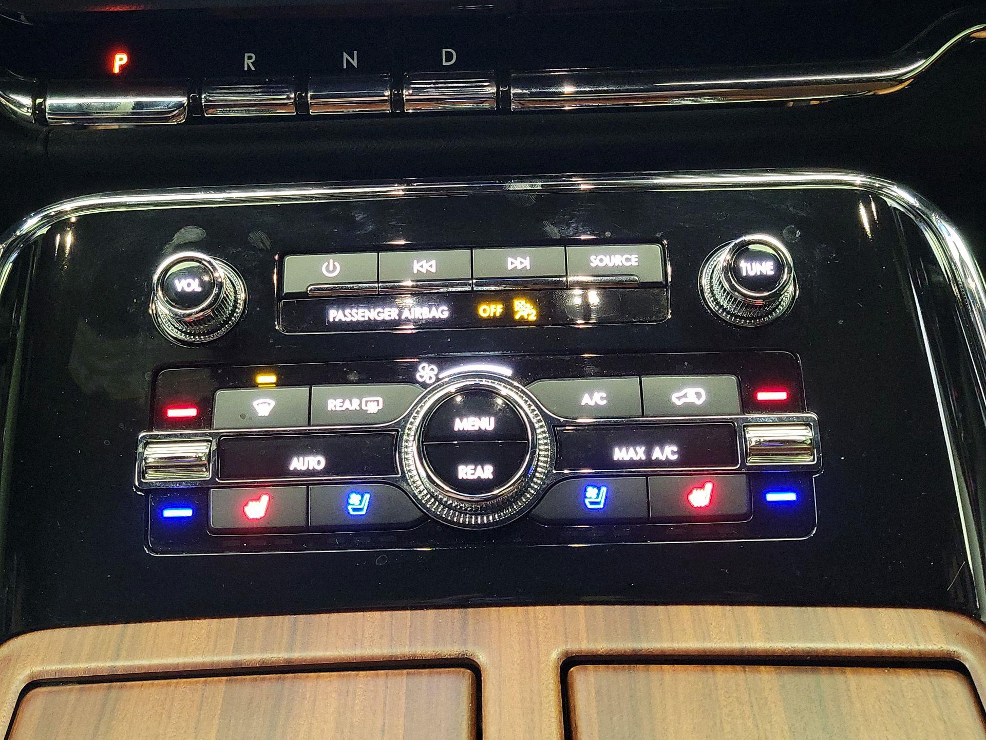 Thumbnail: 2019 Lincoln Navigator - 17