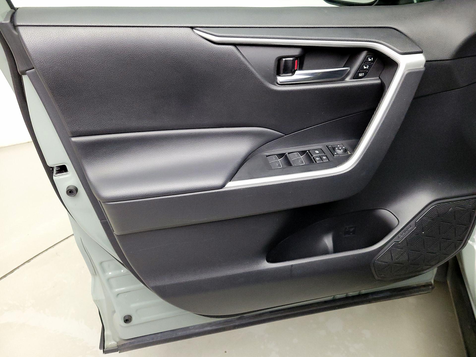 Thumbnail: 2022 Toyota RAV4 - 12