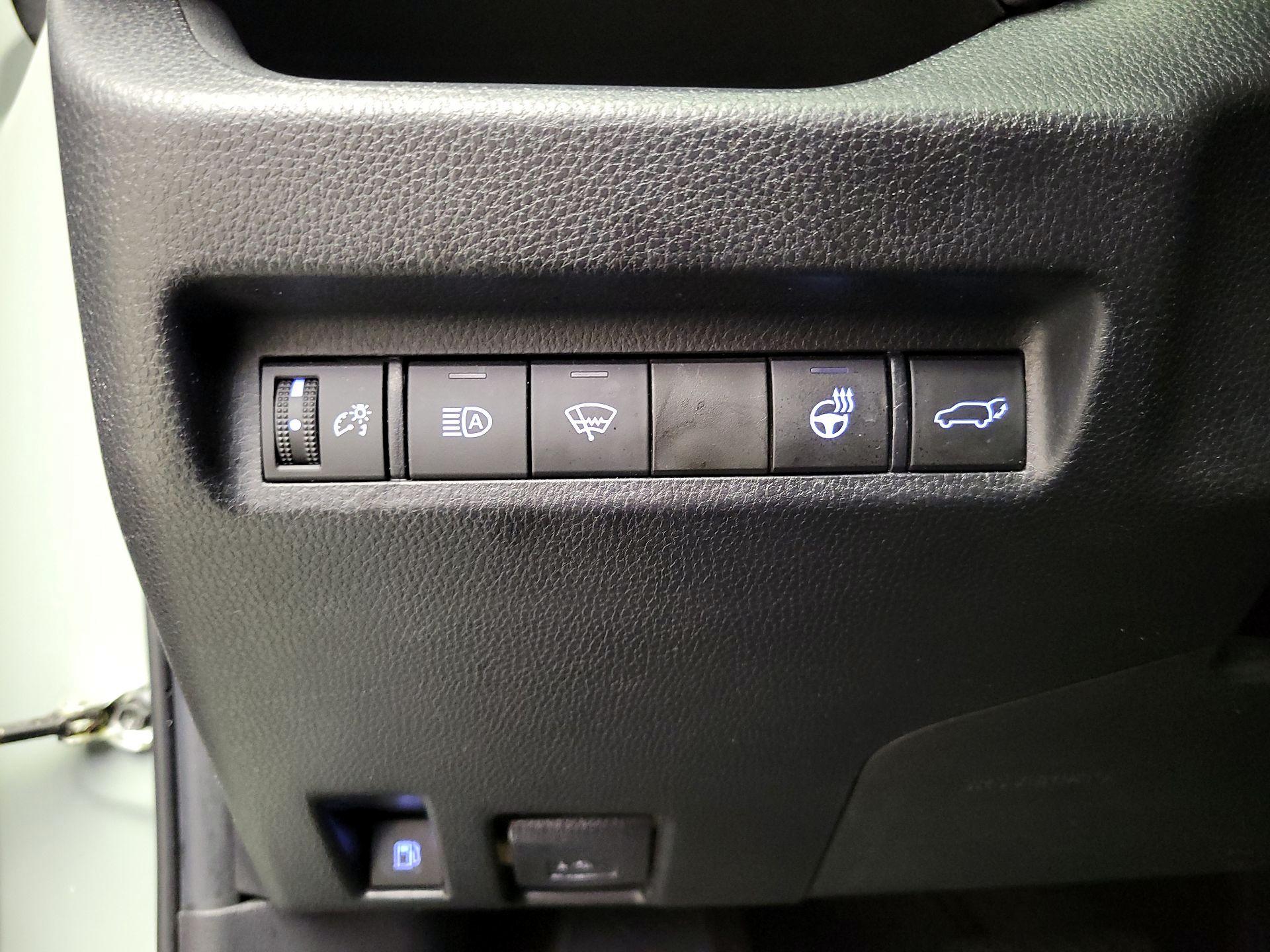 Thumbnail: 2022 Toyota RAV4 - 13