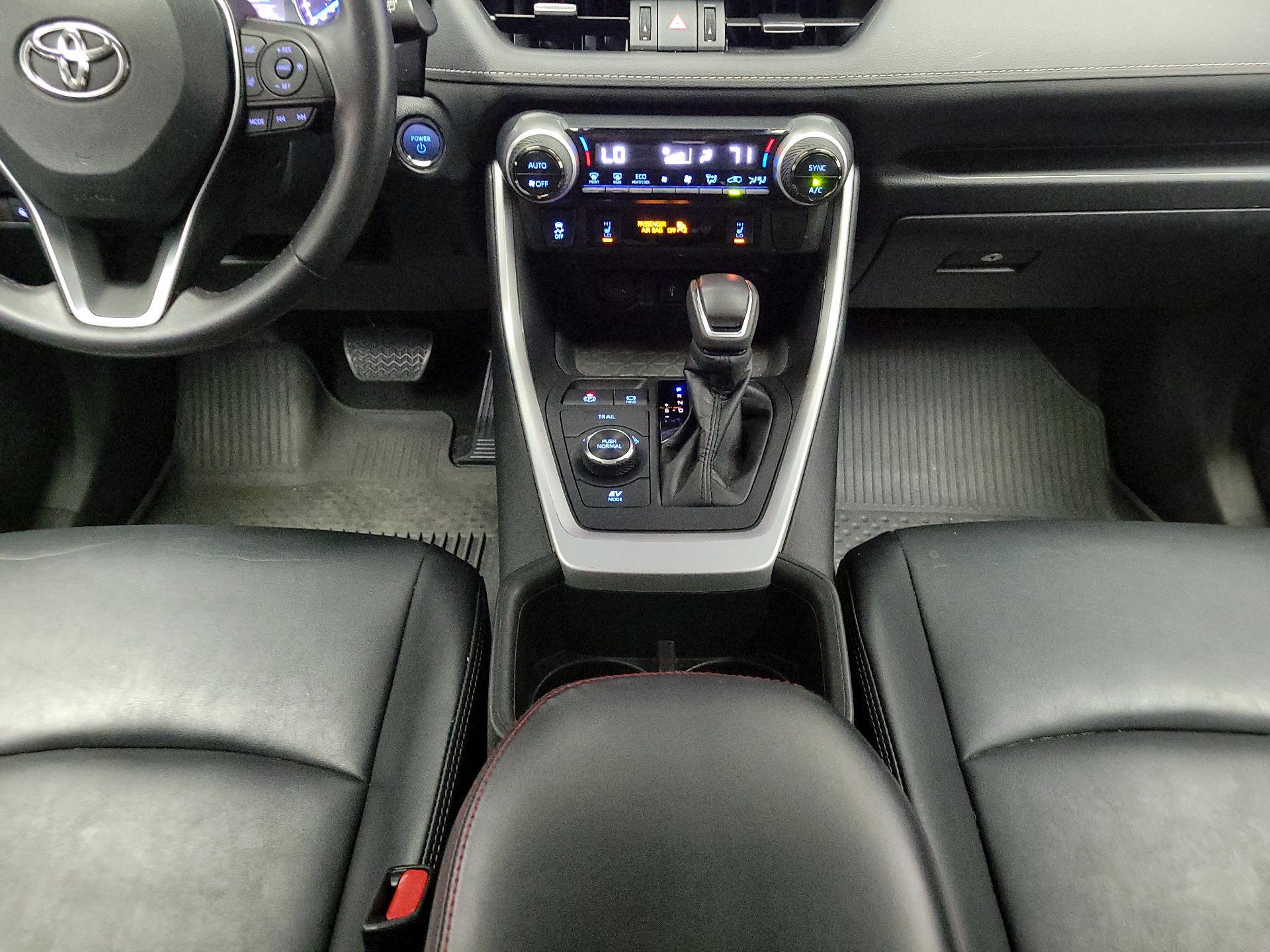 Thumbnail: 2022 Toyota RAV4 - 17