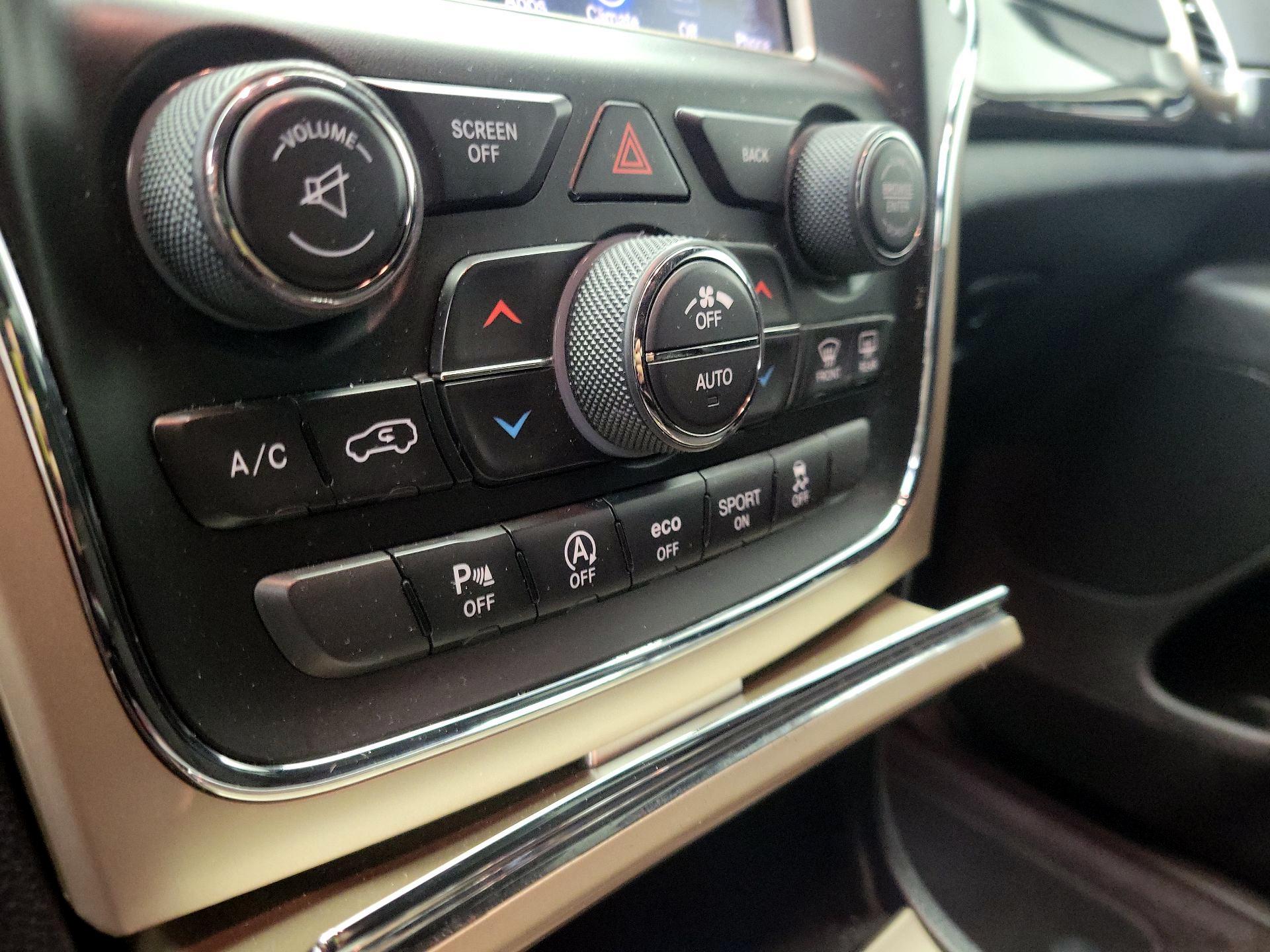Thumbnail: 2016 Jeep Grand Cherokee - 16