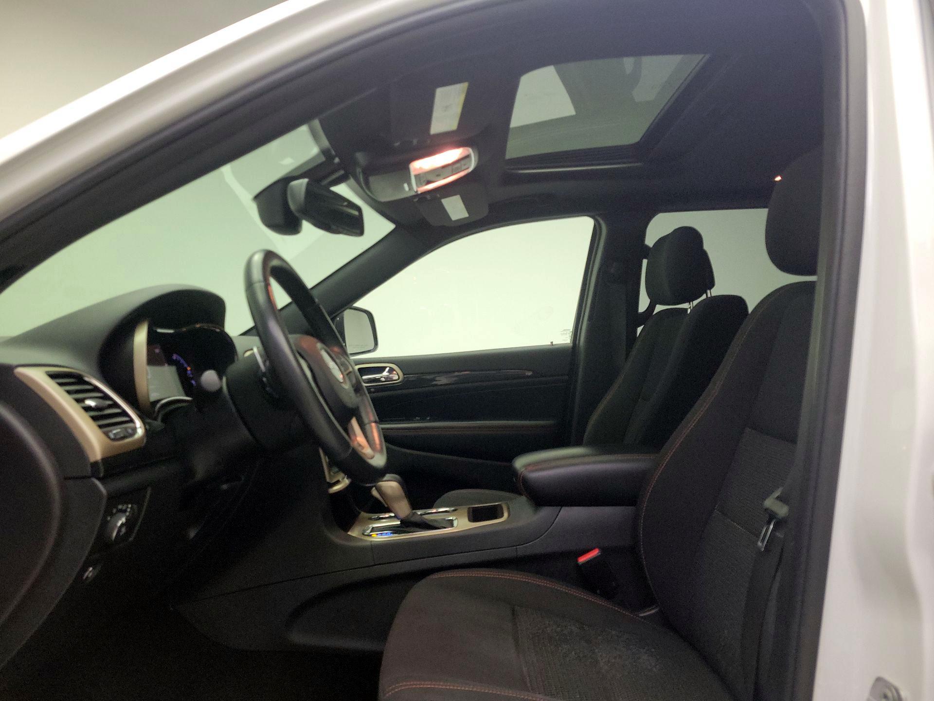Thumbnail: 2016 Jeep Grand Cherokee - 19