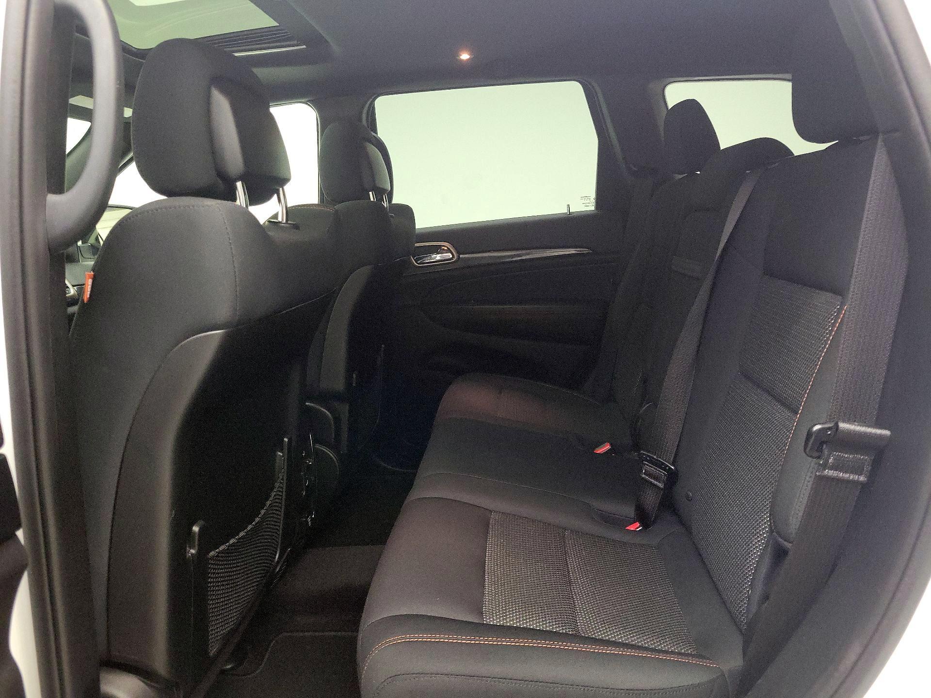 Thumbnail: 2016 Jeep Grand Cherokee - 20