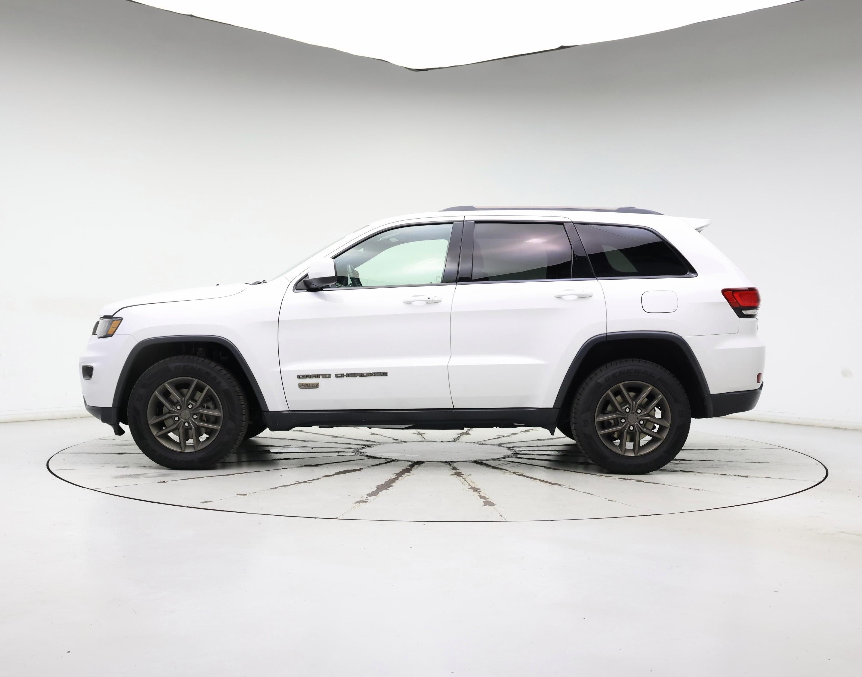 Thumbnail: 2016 Jeep Grand Cherokee - 3