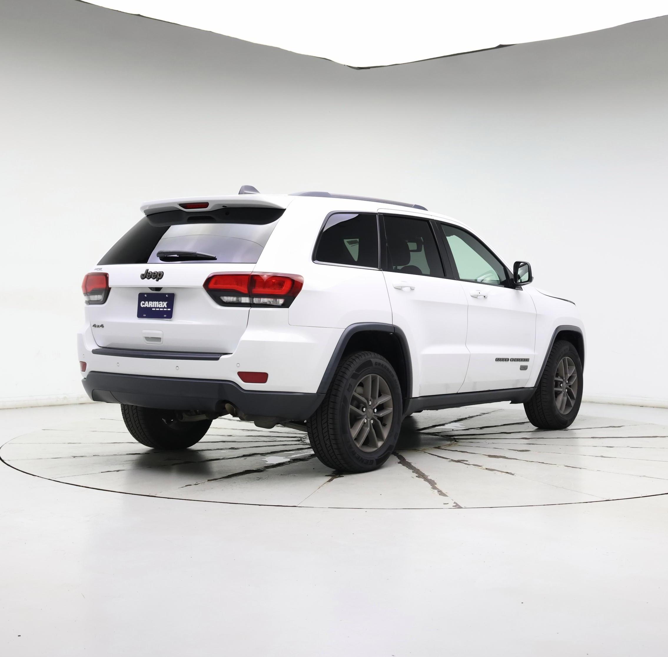 Thumbnail: 2016 Jeep Grand Cherokee - 8
