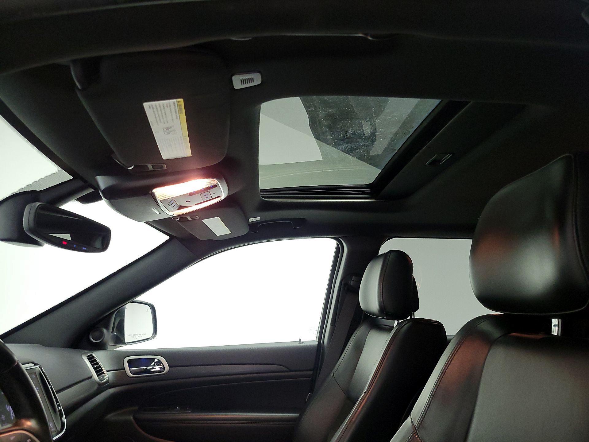 Thumbnail: 2020 Jeep Grand Cherokee - 20