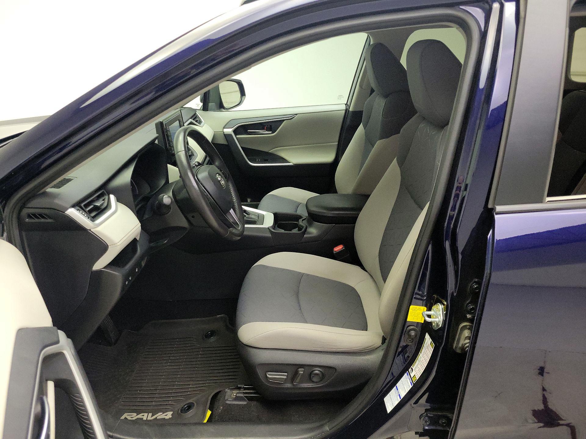Thumbnail: 2021 Toyota RAV4 - 11