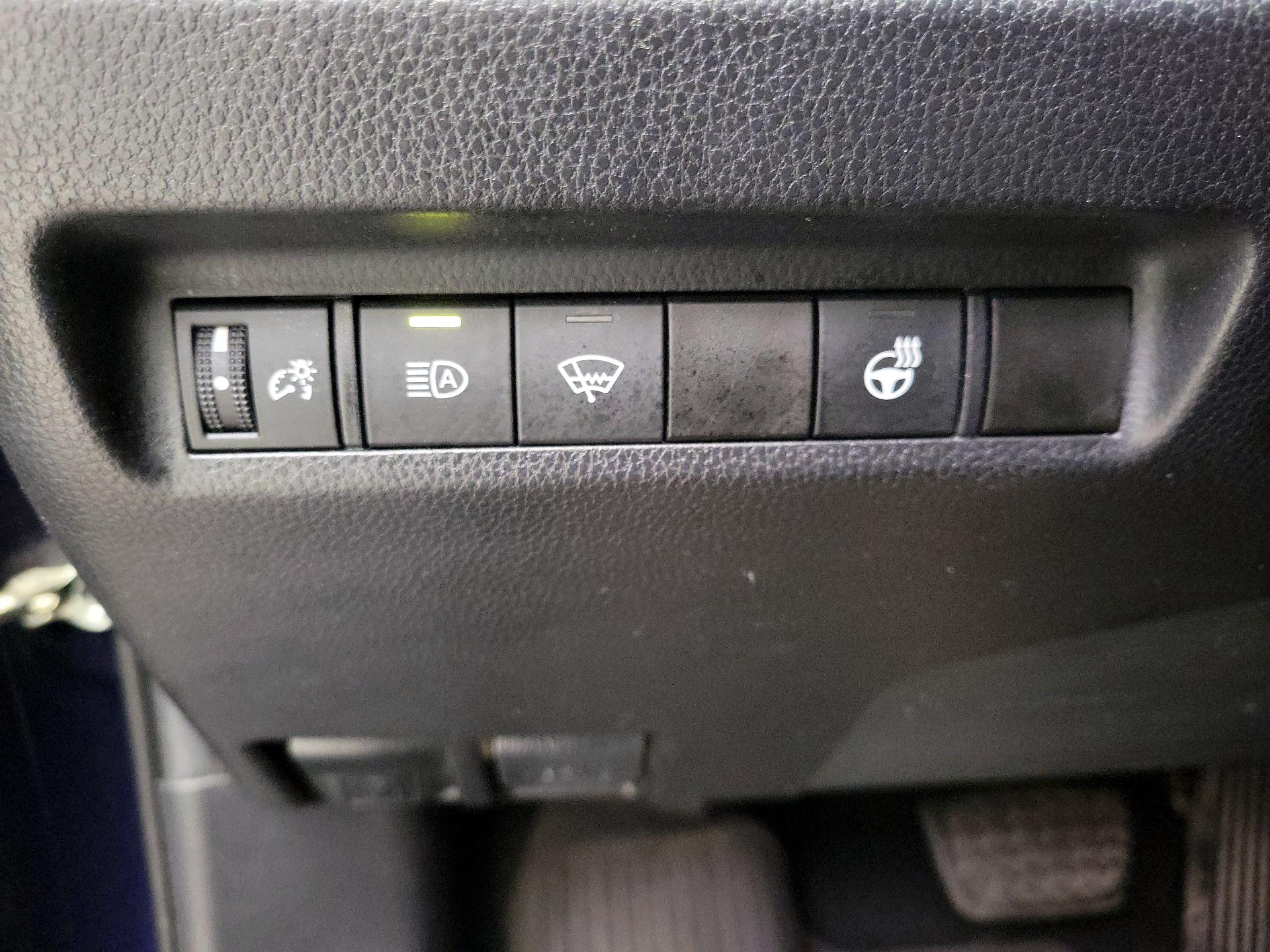 Thumbnail: 2021 Toyota RAV4 - 13