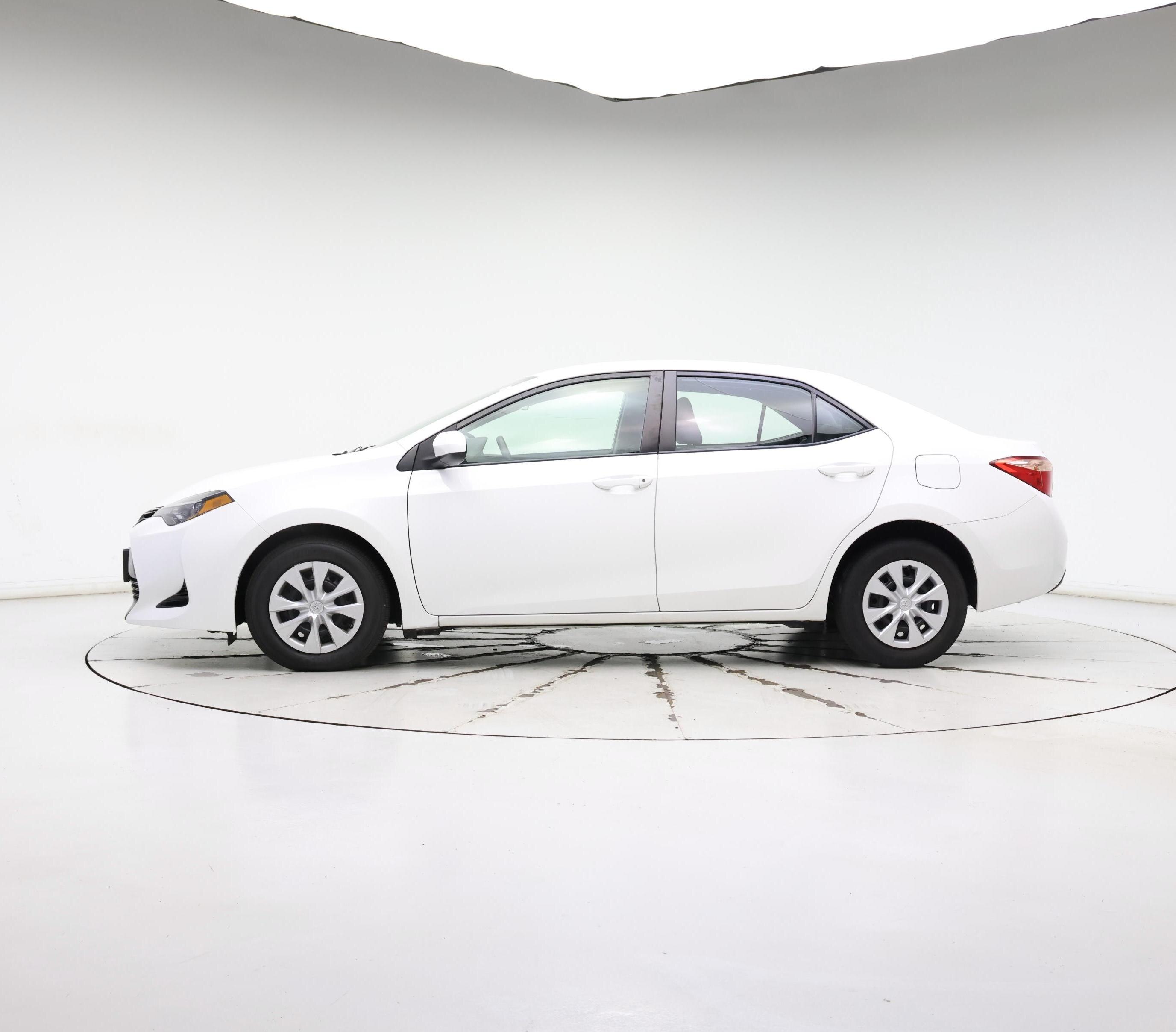 Thumbnail: 2018 Toyota Corolla - 3