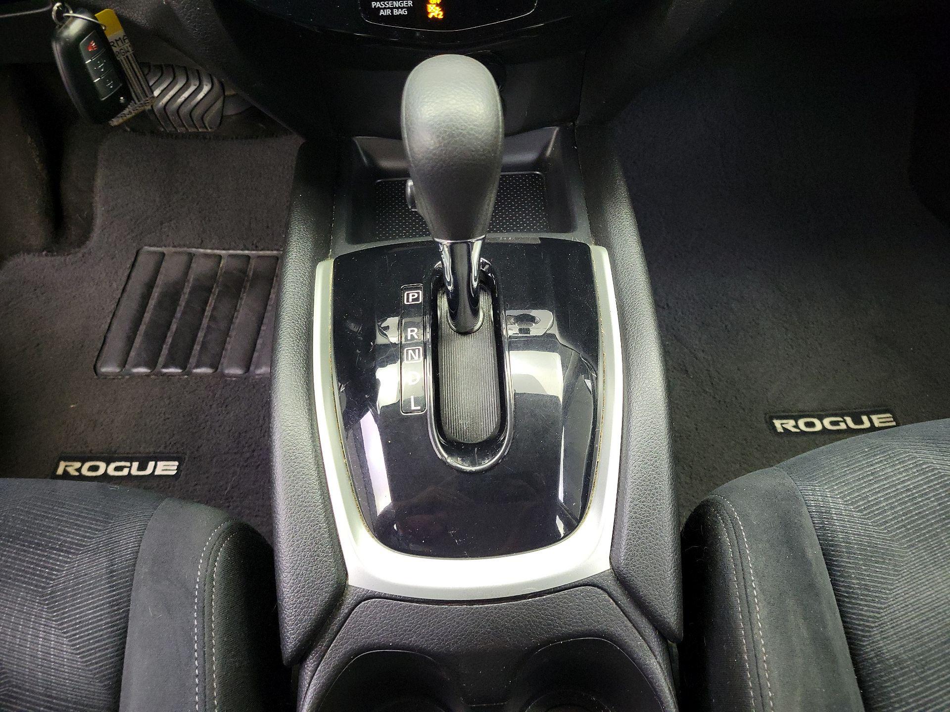 Thumbnail: 2016 Nissan Rogue - 17