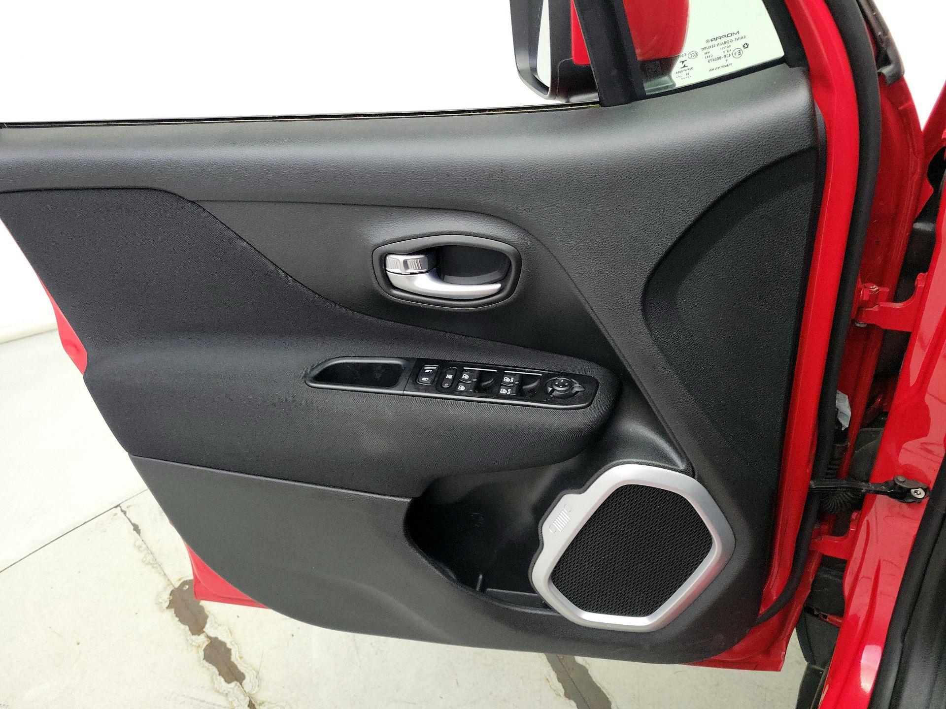 Thumbnail: 2020 Jeep Renegade - 12