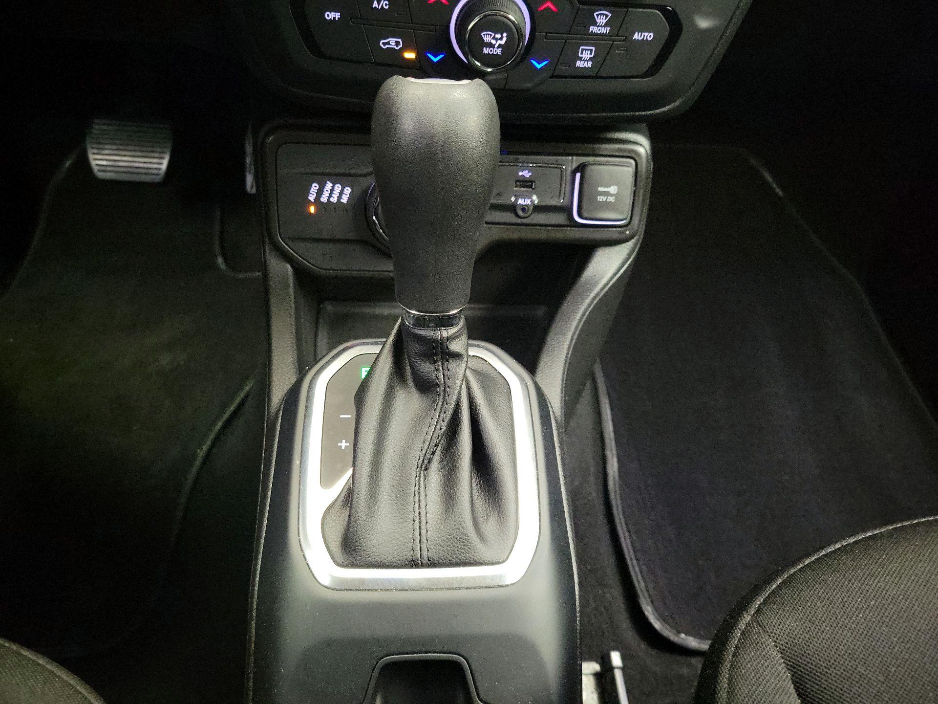 Thumbnail: 2020 Jeep Renegade - 17