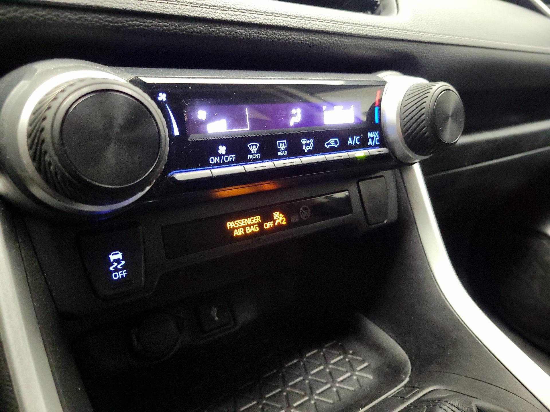 Thumbnail: 2021 Toyota RAV4 - 16