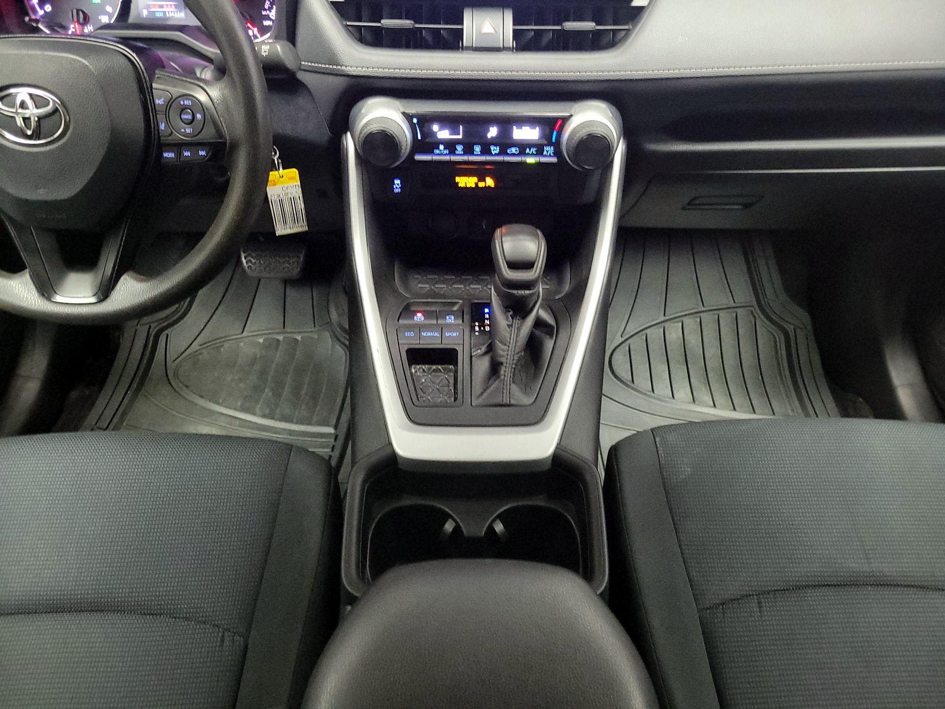 Thumbnail: 2021 Toyota RAV4 - 17