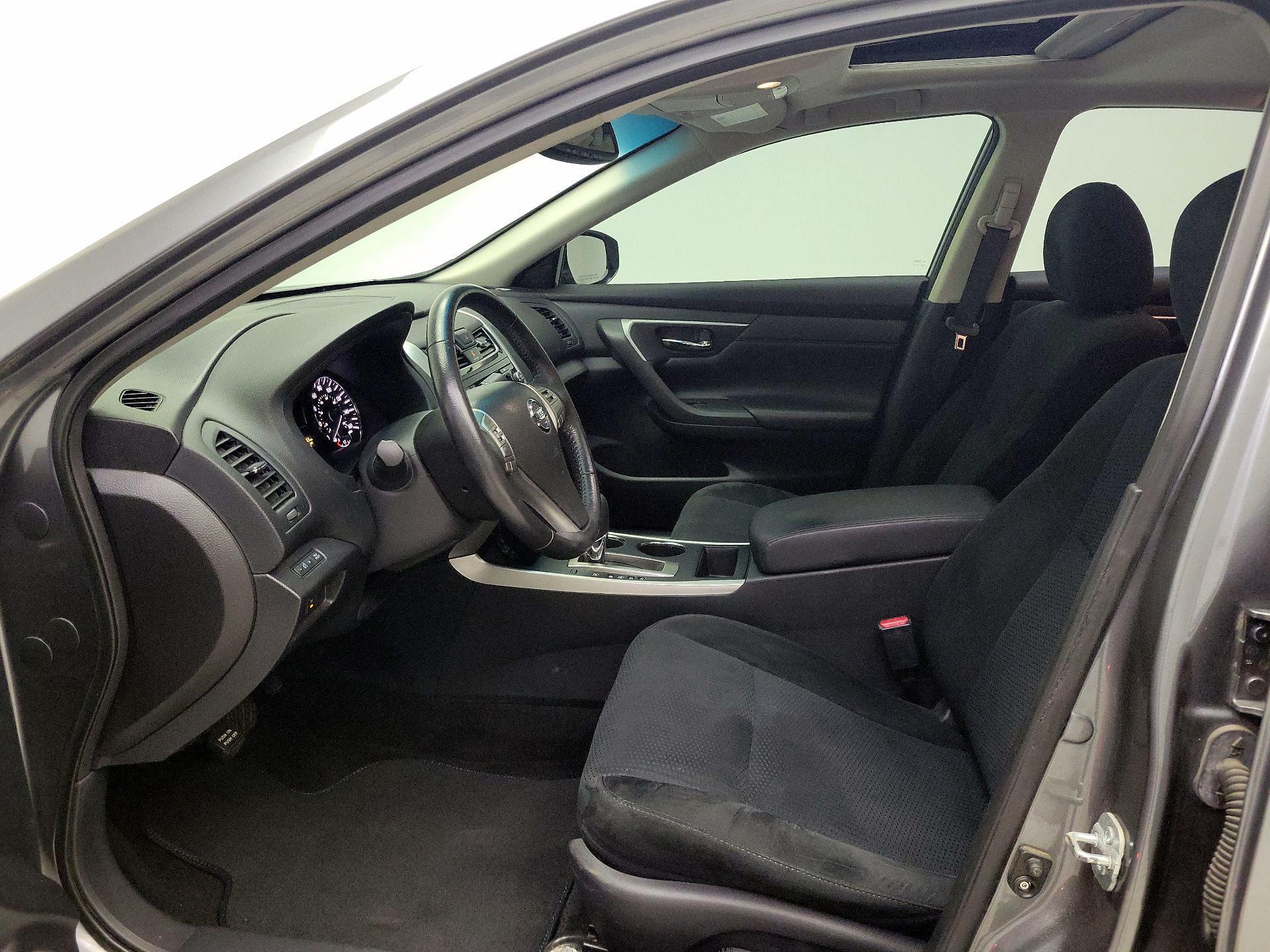 Thumbnail: 2015 Nissan Altima - 11