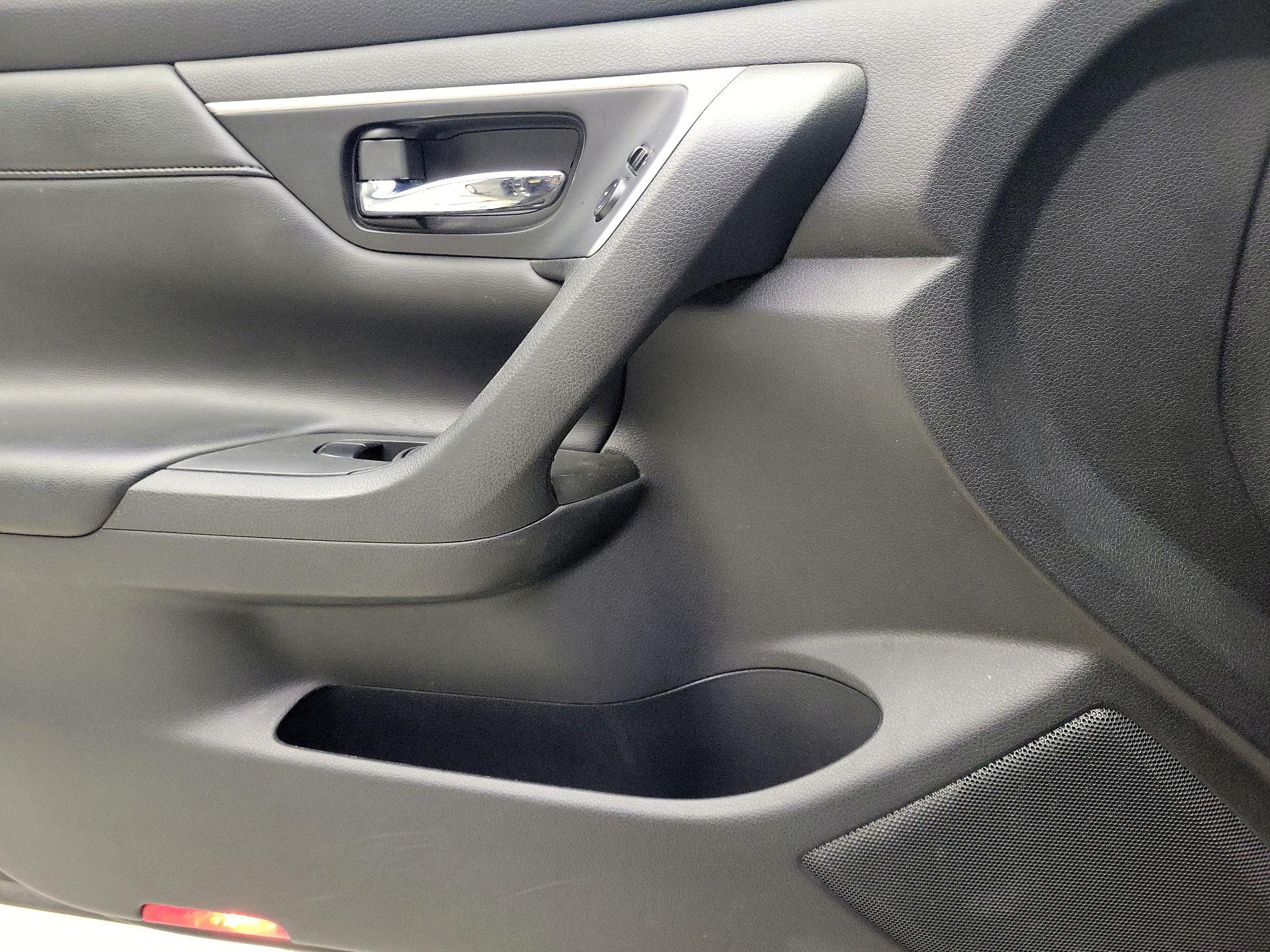 Thumbnail: 2015 Nissan Altima - 12