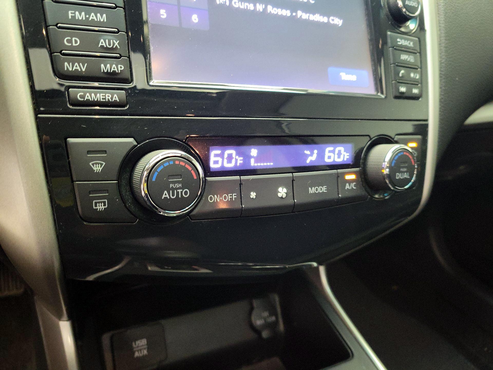 Thumbnail: 2015 Nissan Altima - 16