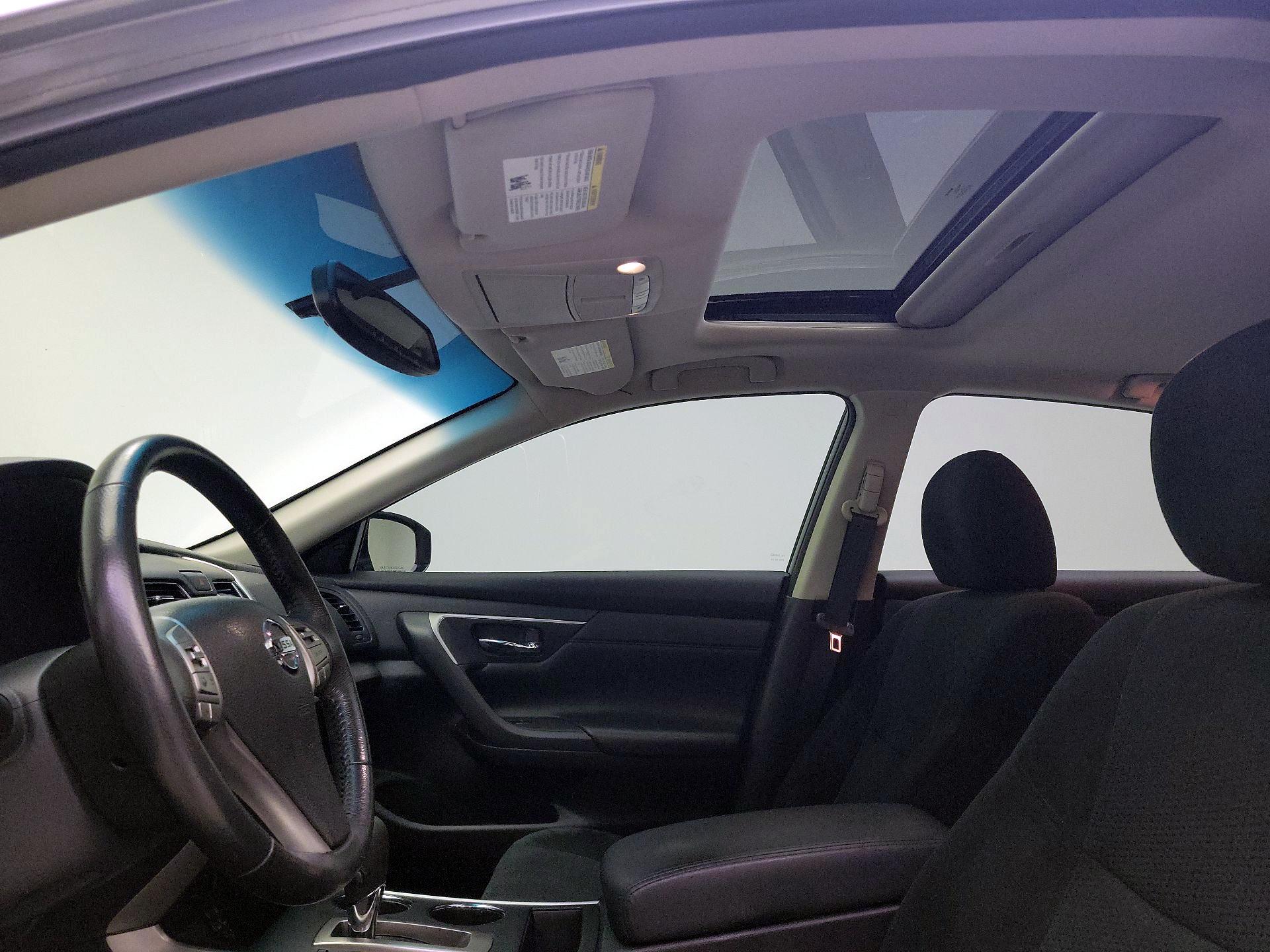 Thumbnail: 2015 Nissan Altima - 19