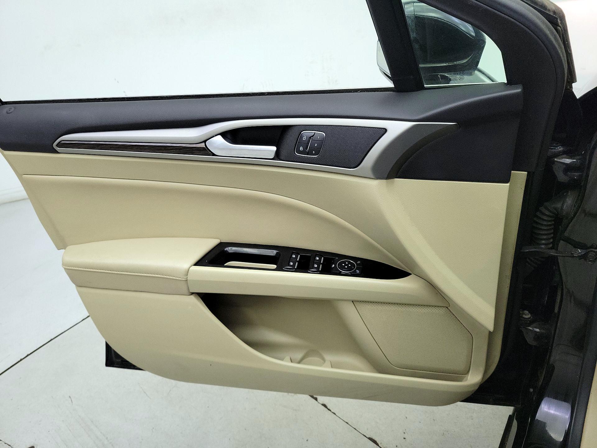 Thumbnail: 2016 Ford Fusion - 12