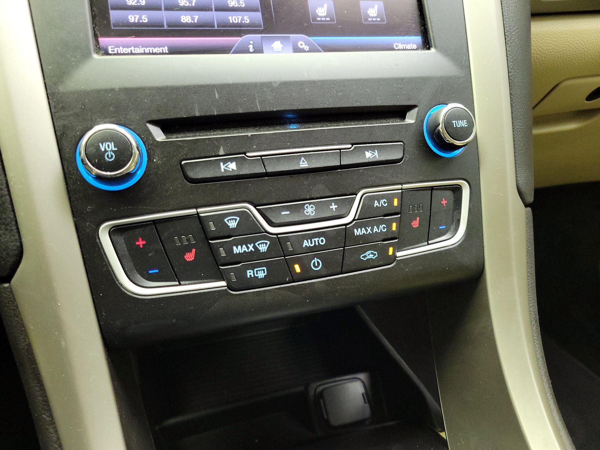 Thumbnail: 2016 Ford Fusion - 17