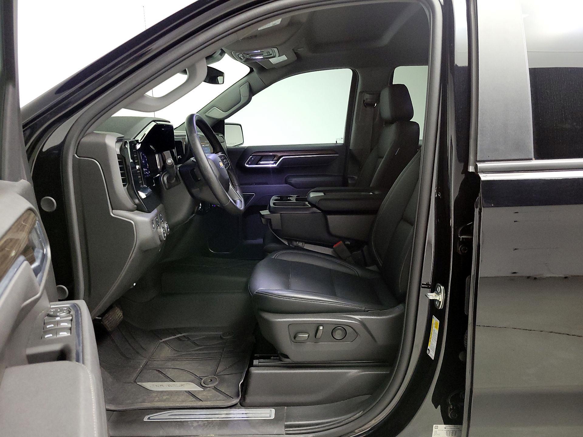 Thumbnail: 2025 Chevrolet Silverado 1500 - 11