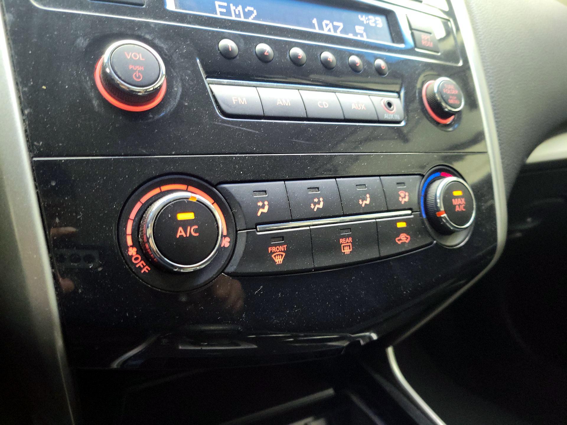 Thumbnail: 2014 Nissan Altima - 15