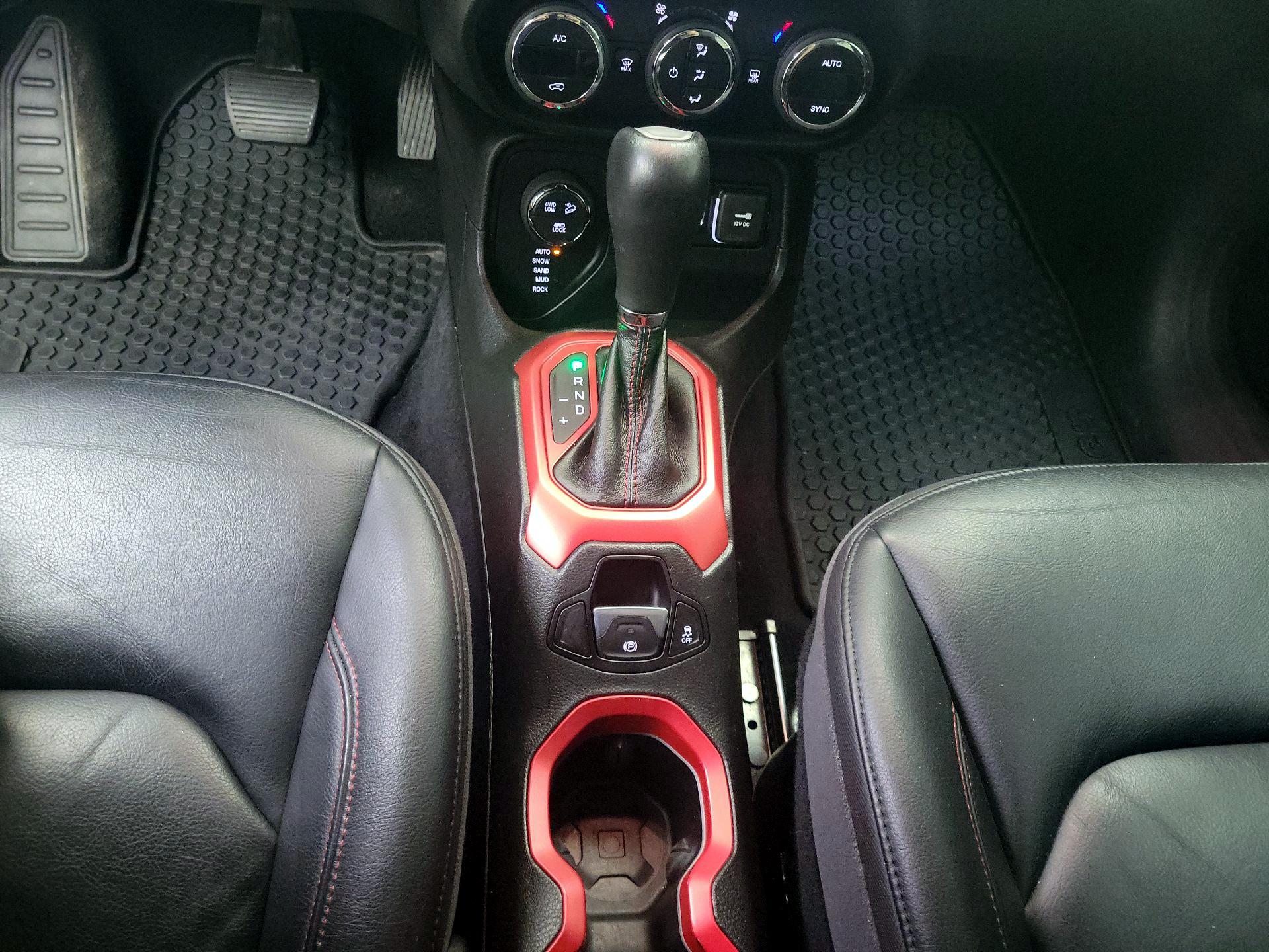 Thumbnail: 2016 Jeep Renegade - 17