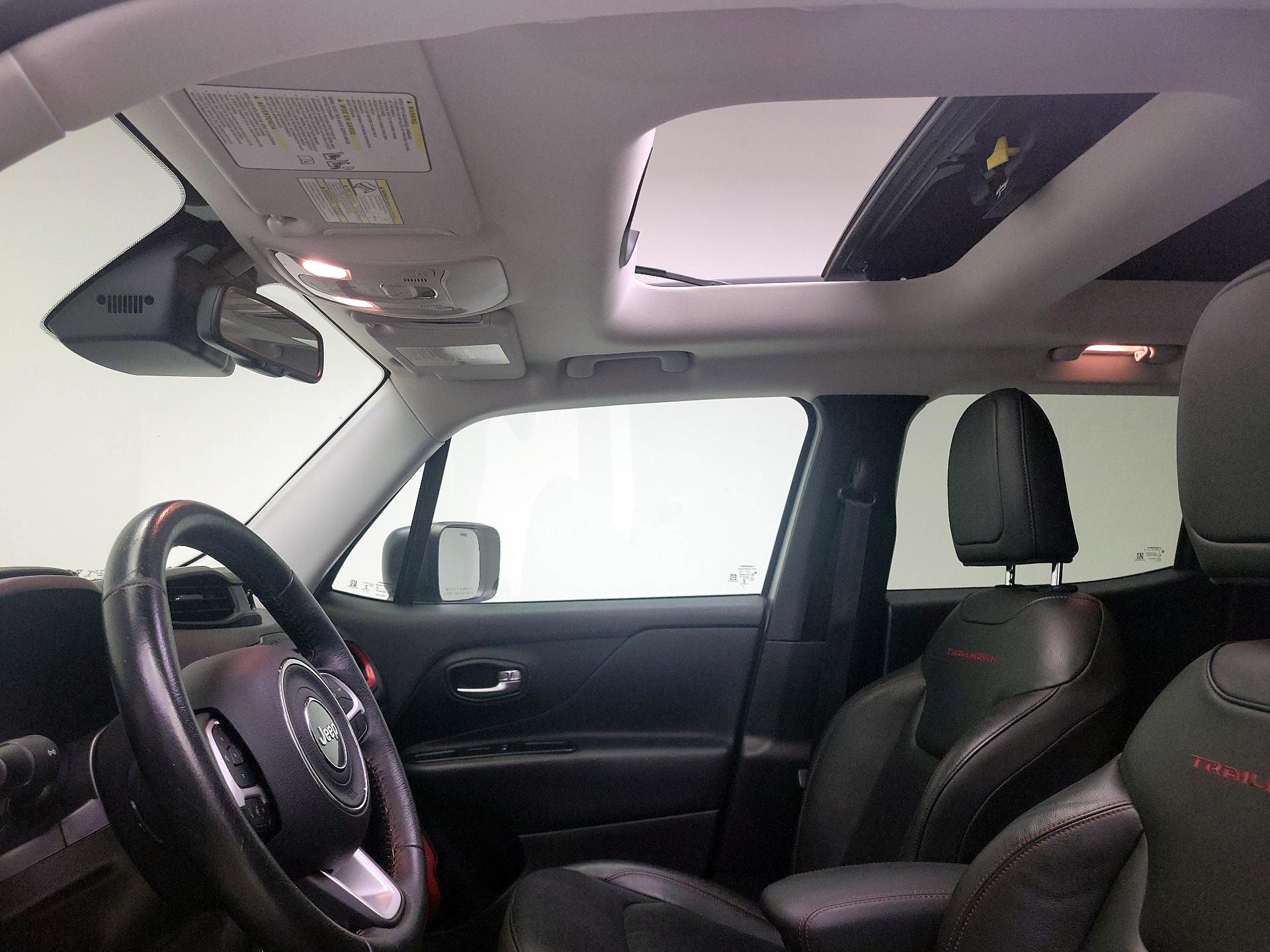 Thumbnail: 2016 Jeep Renegade - 19
