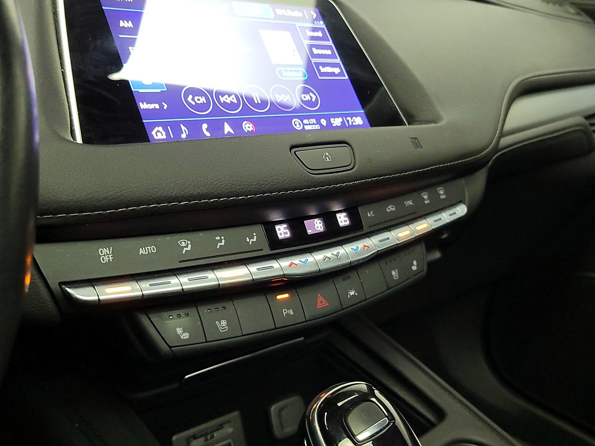 Thumbnail: 2021 Cadillac XT4 - 17