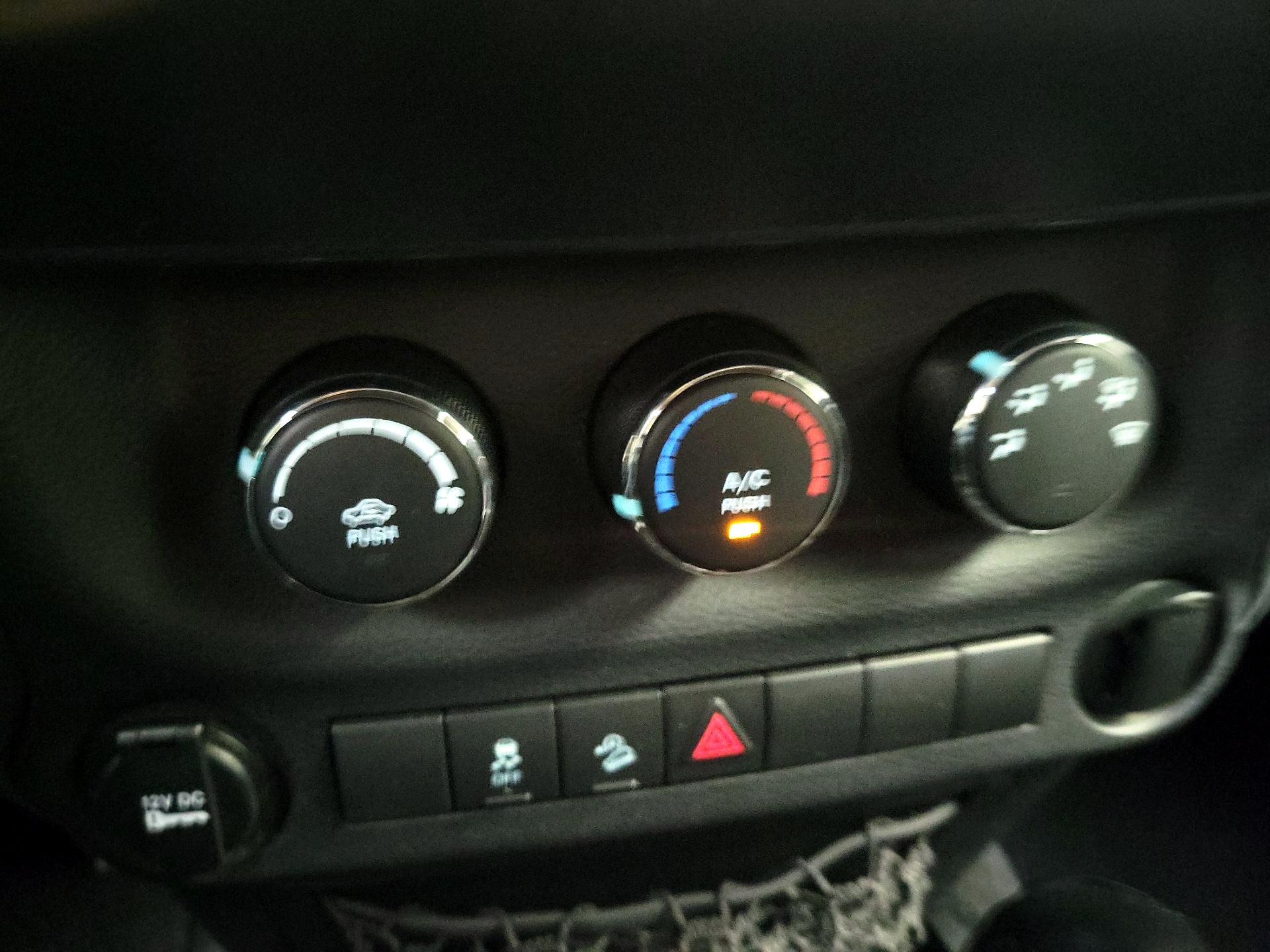 Thumbnail: 2014 Jeep Wrangler - 14