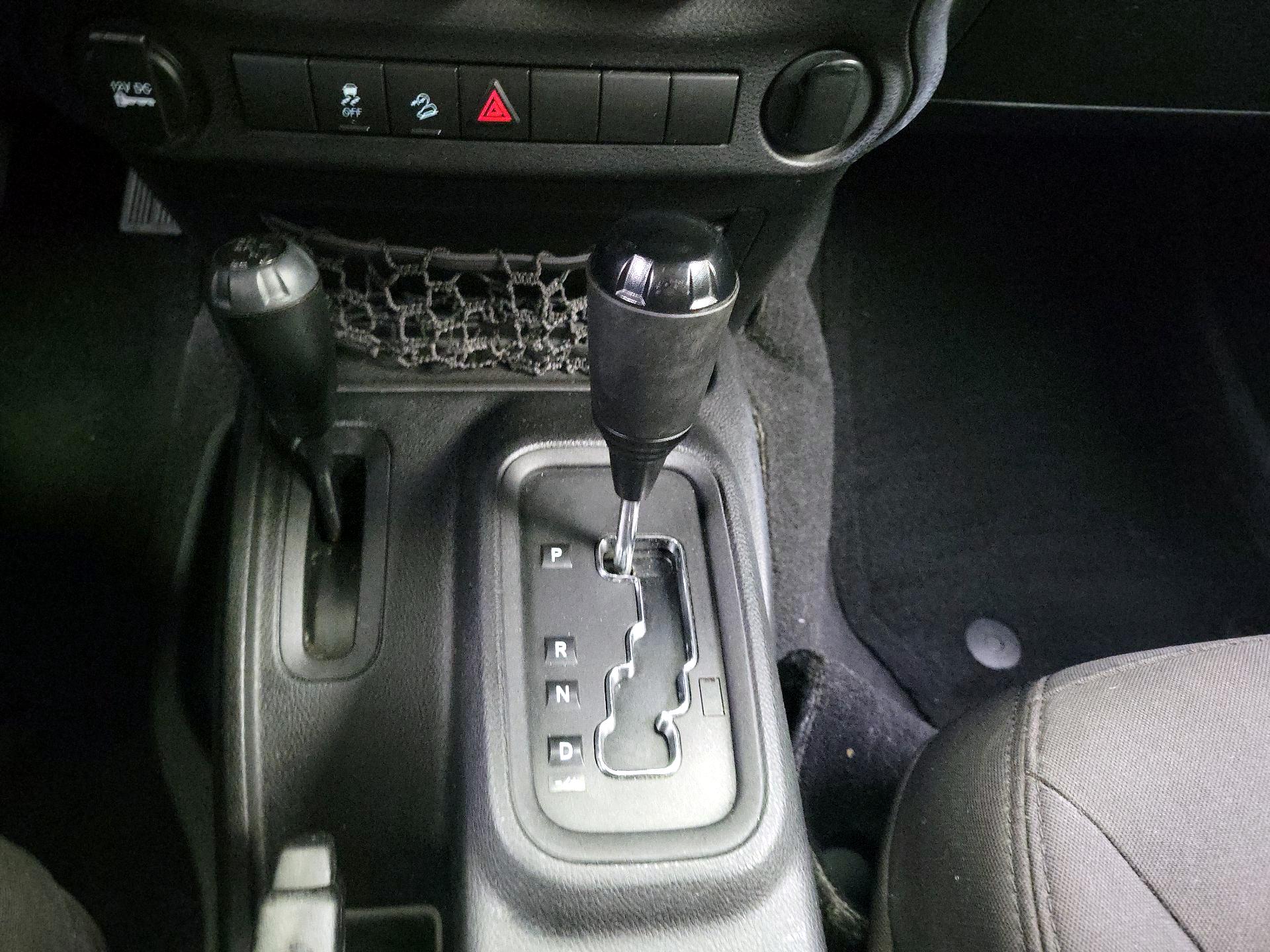 Thumbnail: 2014 Jeep Wrangler - 15
