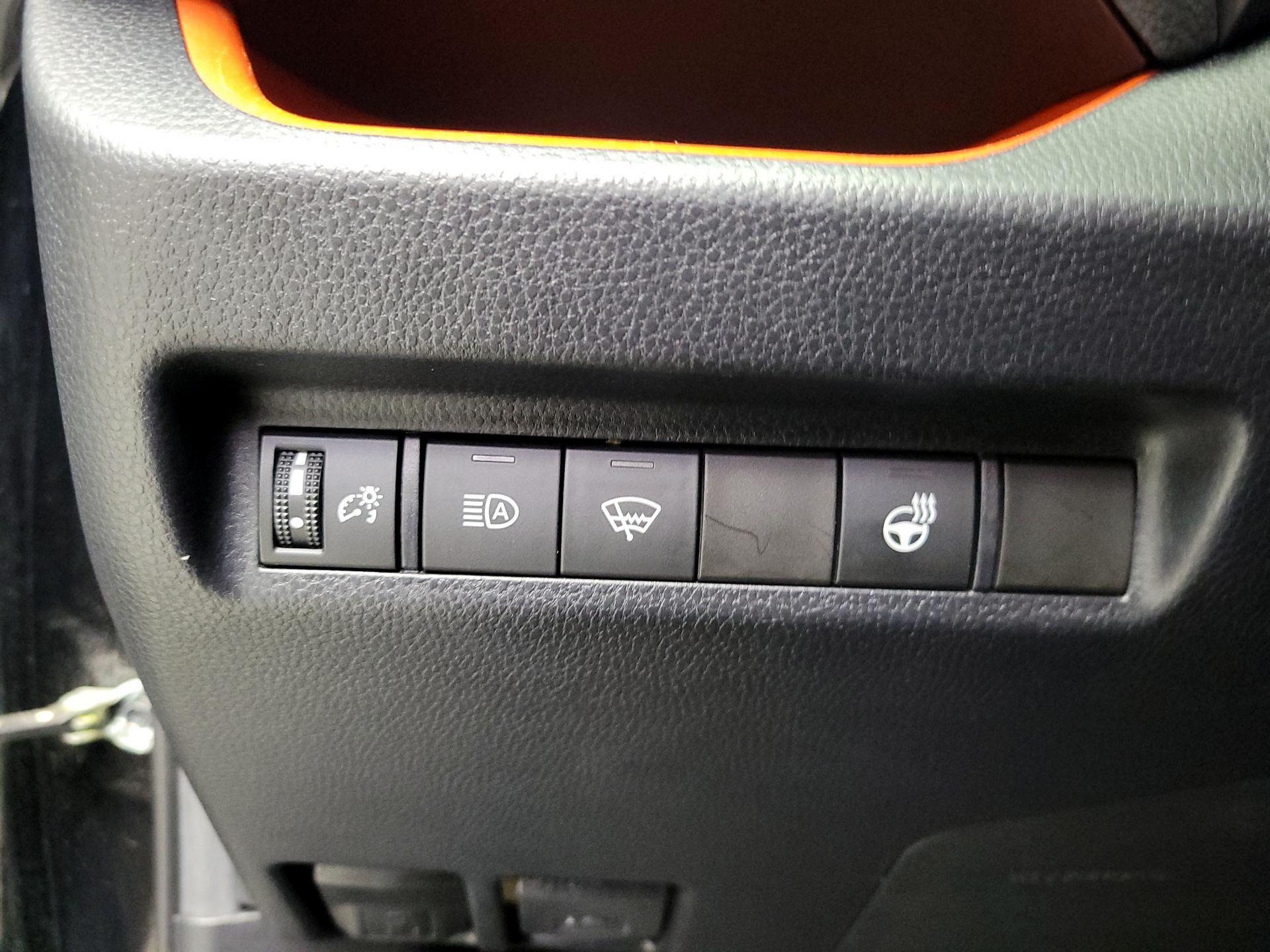 Thumbnail: 2020 Toyota RAV4 - 13