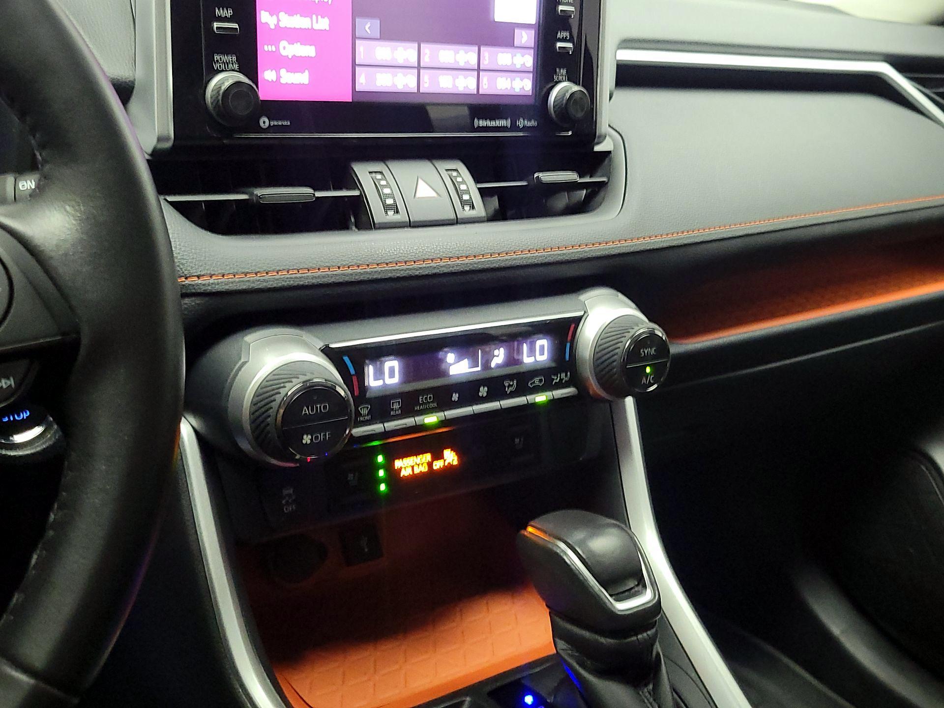 Thumbnail: 2020 Toyota RAV4 - 16